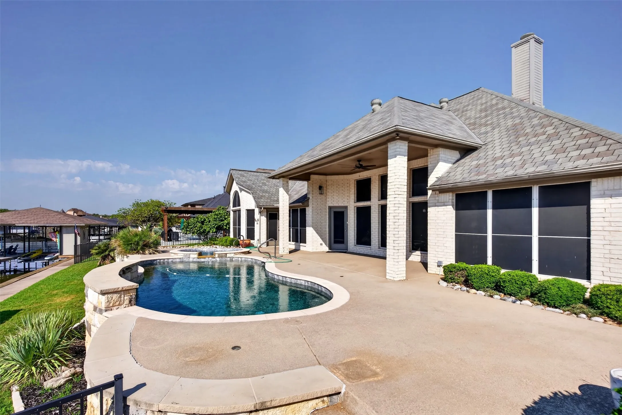 Single Family Residence For Sale in Hood County , 2612 Waters Edge Drive, Granbury, Texas 76048, 4 Bedroom, 3 Bathroom, 3 Garage spaces, 3,368 Sqft, built in 2001, mls#21378626, Real Estate Agent in Granbury, Homes For Sale in Hood county, Homes For Sale in Granbury, Realtor in Granbury Texas, Real Estate Brokerage Independent Realty Texas, Luminita Cordes Realtor