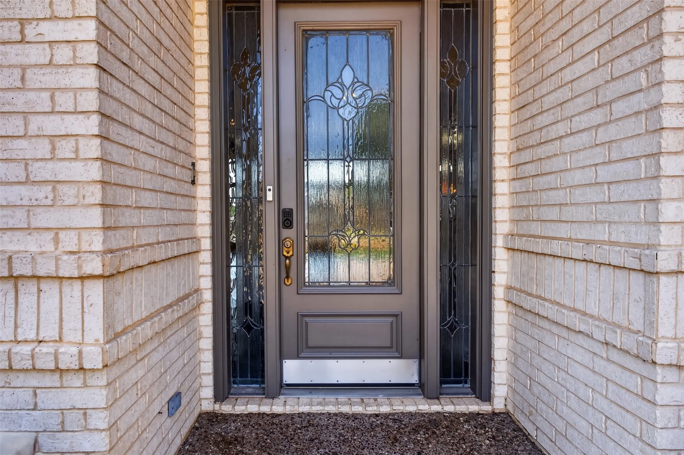 Single Family Residence For Sale in Hood County , 2612 Waters Edge Drive, Granbury, Texas 76048, 4 Bedroom, 3 Bathroom, 3 Garage spaces, 3,368 Sqft, built in 2001, mls#21378626, Real Estate Agent in Granbury, Homes For Sale in Hood county, Homes For Sale in Granbury, Realtor in Granbury Texas, Real Estate Brokerage Independent Realty Texas, Luminita Cordes Realtor