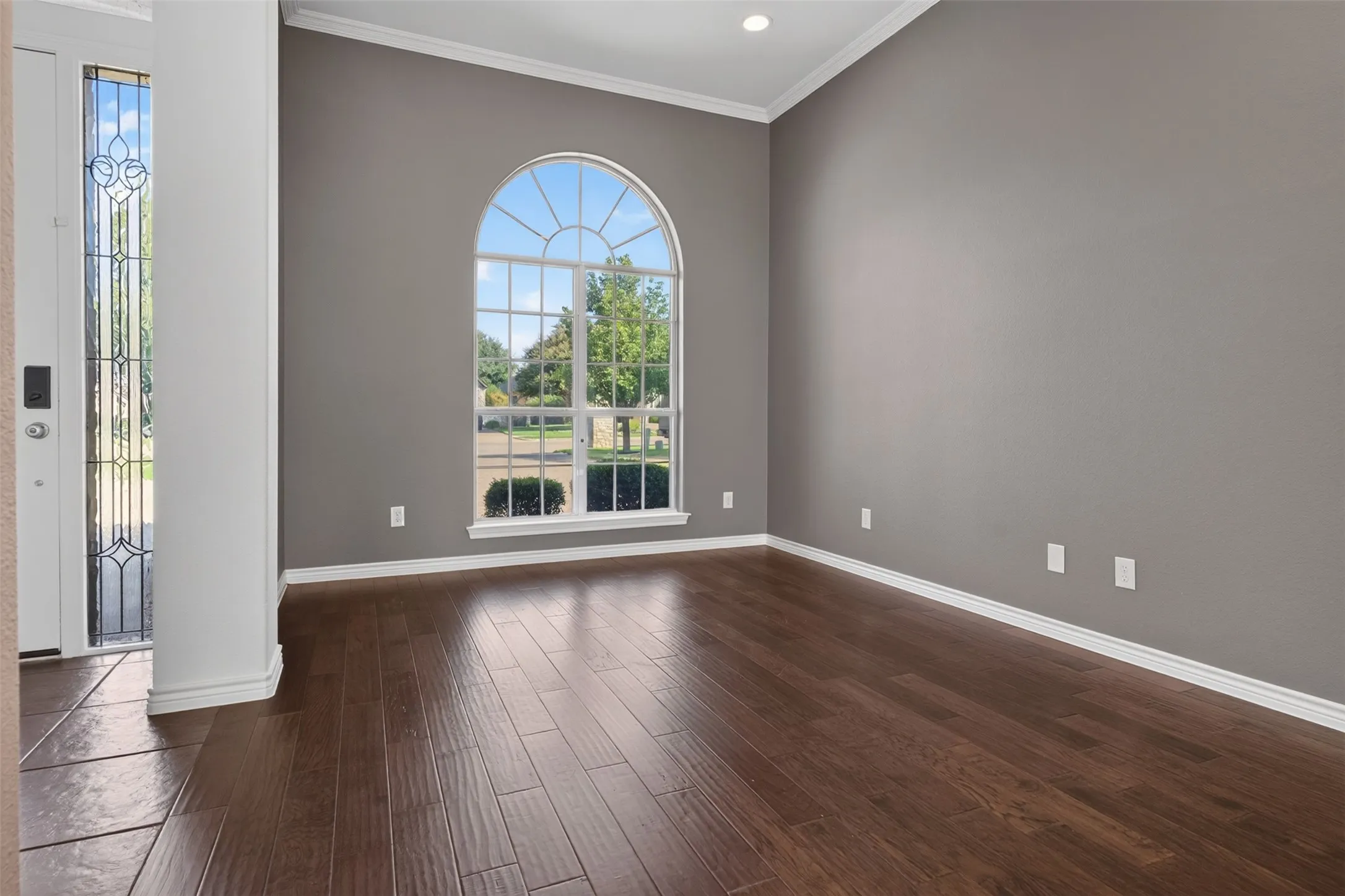 Single Family Residence For Sale in Hood County , 2612 Waters Edge Drive, Granbury, Texas 76048, 4 Bedroom, 3 Bathroom, 3 Garage spaces, 3,368 Sqft, built in 2001, mls#21378626, Real Estate Agent in Granbury, Homes For Sale in Hood county, Homes For Sale in Granbury, Realtor in Granbury Texas, Real Estate Brokerage Independent Realty Texas, Luminita Cordes Realtor