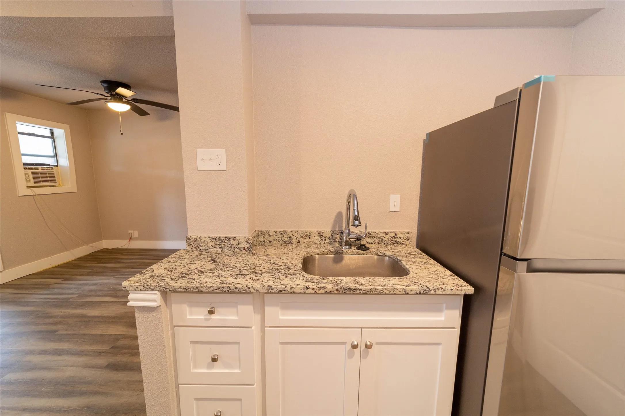 Single Family Residence For Sale in Tarrant County , 4838 Williams Spring Road, Fort Worth, Texas 76135, 3 Bedroom, 2 Bathroom, Garage spaces, 1,500 Sqft, built in 1975, mls#21381086, Real Estate Agent in Fort Worth, Homes For Sale in Tarrant county, Homes For Sale in Fort Worth, Realtor in Fort Worth Texas, Real Estate Brokerage Independent Realty Texas, Luminita Cordes Realtor