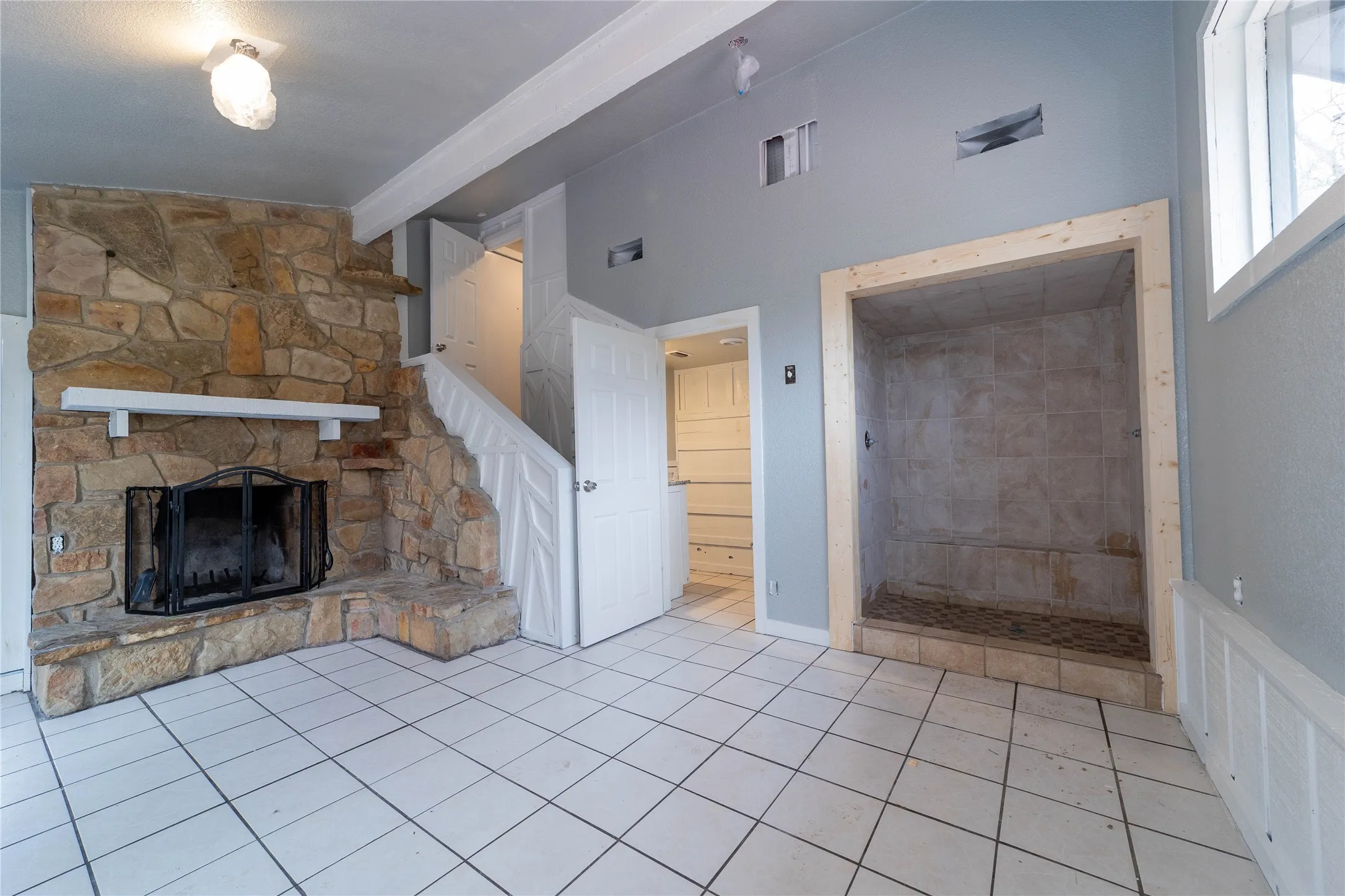 Single Family Residence For Sale in Tarrant County , 4838 Williams Spring Road, Fort Worth, Texas 76135, 3 Bedroom, 2 Bathroom, Garage spaces, 1,500 Sqft, built in 1975, mls#21381086, Real Estate Agent in Fort Worth, Homes For Sale in Tarrant county, Homes For Sale in Fort Worth, Realtor in Fort Worth Texas, Real Estate Brokerage Independent Realty Texas, Luminita Cordes Realtor