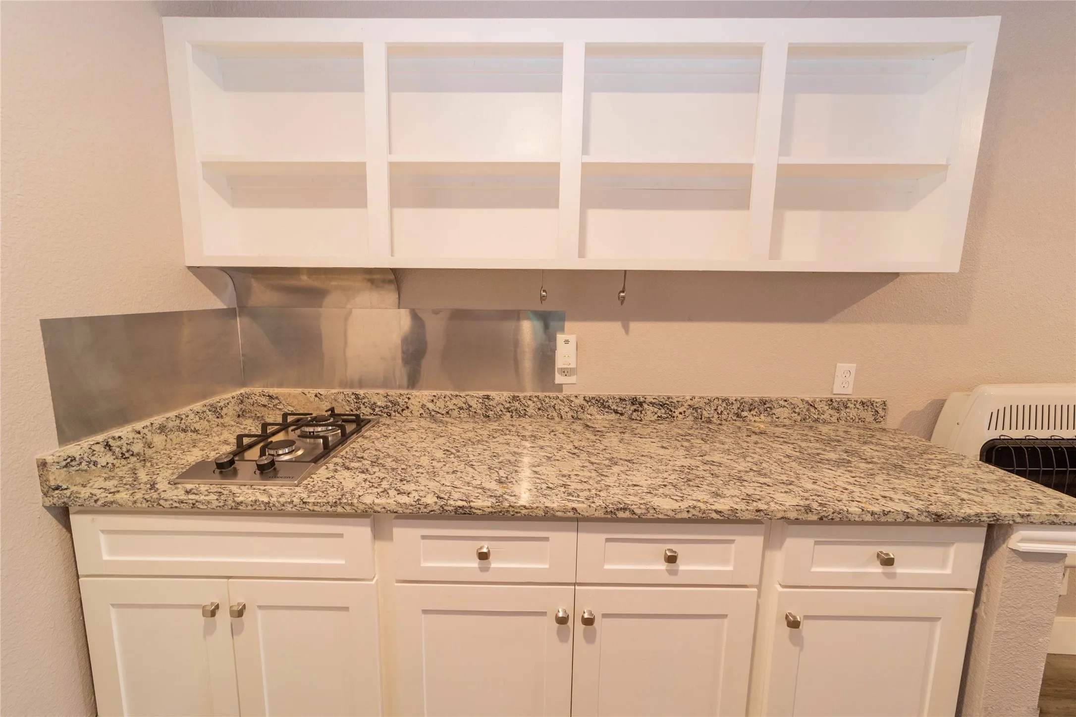 Single Family Residence For Sale in Tarrant County , 4838 Williams Spring Road, Fort Worth, Texas 76135, 3 Bedroom, 2 Bathroom, Garage spaces, 1,500 Sqft, built in 1975, mls#21381086, Real Estate Agent in Fort Worth, Homes For Sale in Tarrant county, Homes For Sale in Fort Worth, Realtor in Fort Worth Texas, Real Estate Brokerage Independent Realty Texas, Luminita Cordes Realtor