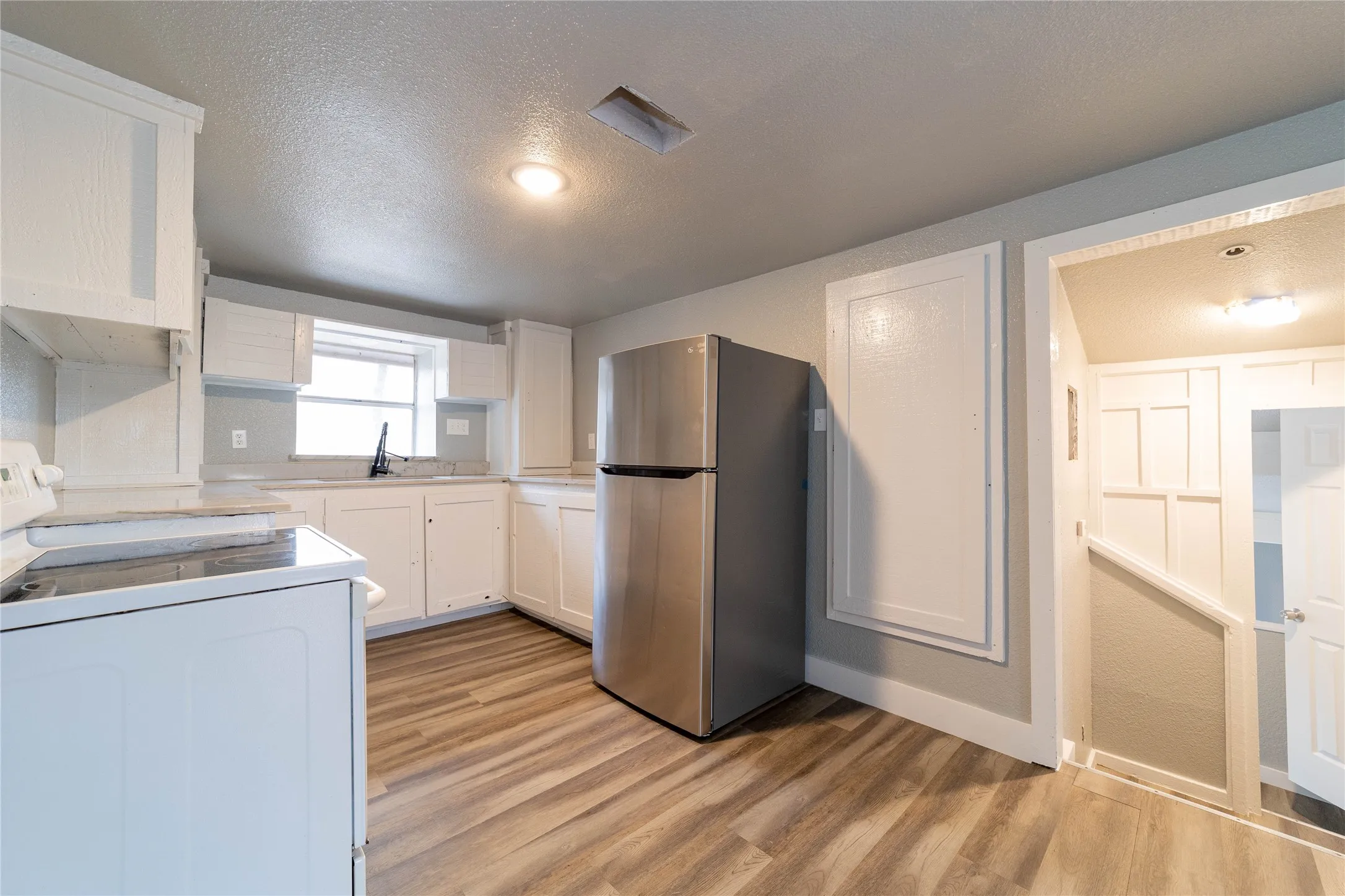 Single Family Residence For Sale in Tarrant County , 4838 Williams Spring Road, Fort Worth, Texas 76135, 3 Bedroom, 2 Bathroom, Garage spaces, 1,500 Sqft, built in 1975, mls#21381086, Real Estate Agent in Fort Worth, Homes For Sale in Tarrant county, Homes For Sale in Fort Worth, Realtor in Fort Worth Texas, Real Estate Brokerage Independent Realty Texas, Luminita Cordes Realtor