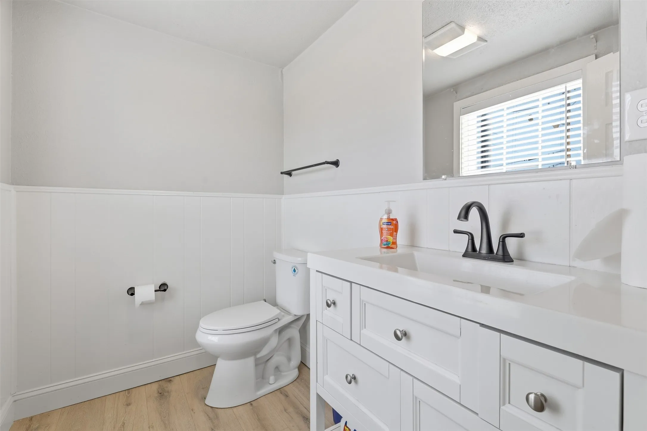 Office For Rent in Johnson County , 200 Ellison Street A, Burleson, Texas 76028, 0, 0, Garage spaces, 0 Sqft, built in 1955, mls#21380749, Real Estate Agent in Burleson, Homes For Rent in Johnson county, Homes For Rent in Burleson, Realtor in Burleson Texas, Real Estate Brokerage Independent Realty Texas, Luminita Cordes Realtor