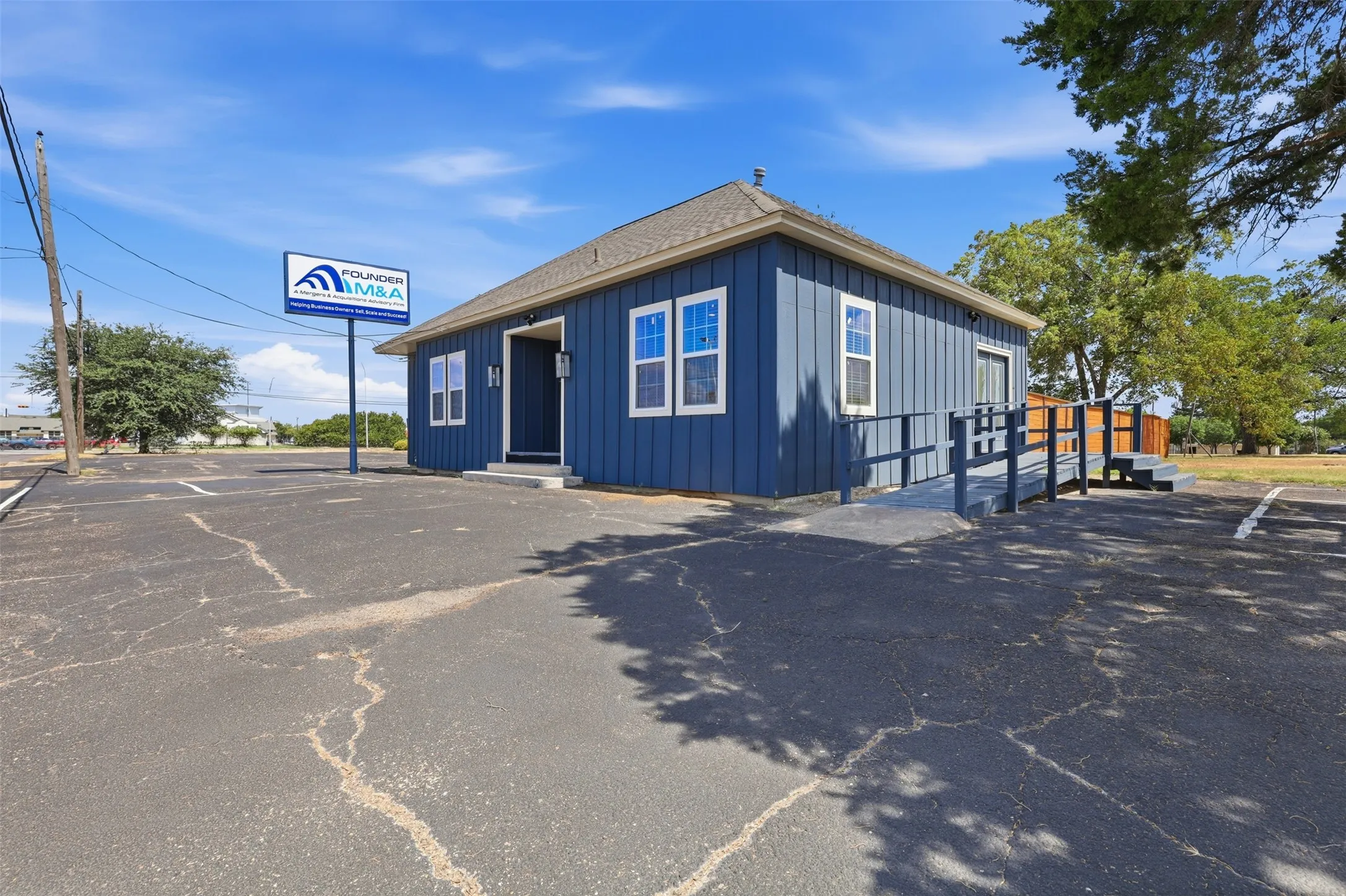 Office For Rent in Johnson County , 200 Ellison Street A, Burleson, Texas 76028, 0, 0, Garage spaces, 0 Sqft, built in 1955, mls#21380749, Real Estate Agent in Burleson, Homes For Rent in Johnson county, Homes For Rent in Burleson, Realtor in Burleson Texas, Real Estate Brokerage Independent Realty Texas, Luminita Cordes Realtor