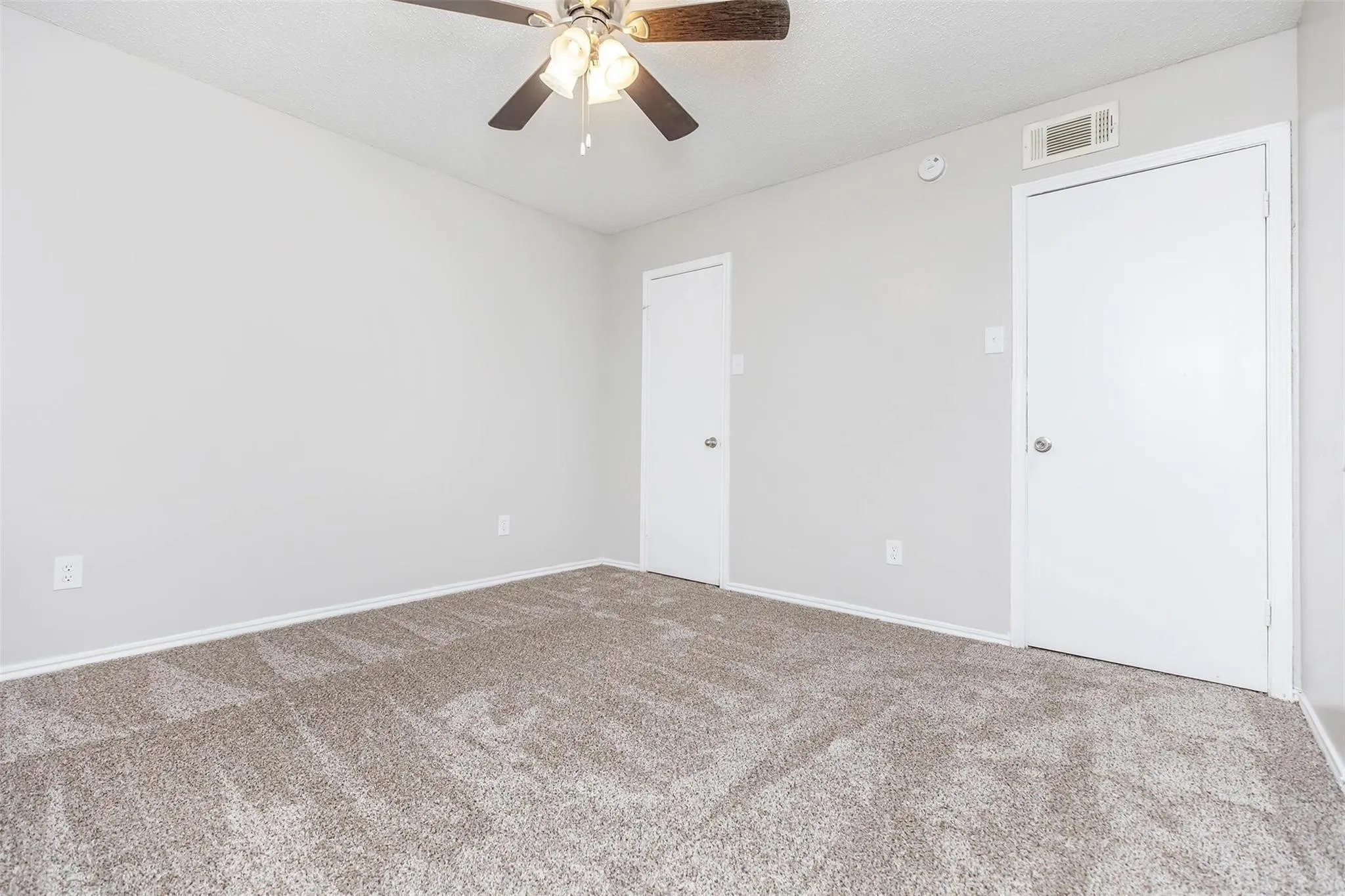 Apartment For Rent in Dallas County , 1826 Esters Road 1050, Irving, Texas 75061, 1 Bedroom, 1 Bathroom, Garage spaces, 38,386 Sqft, built in 1985, mls#21381101, Real Estate Agent in Irving, Homes For Rent in Dallas county, Homes For Rent in Irving, Realtor in Irving Texas, Real Estate Brokerage Independent Realty Texas, Luminita Cordes Realtor