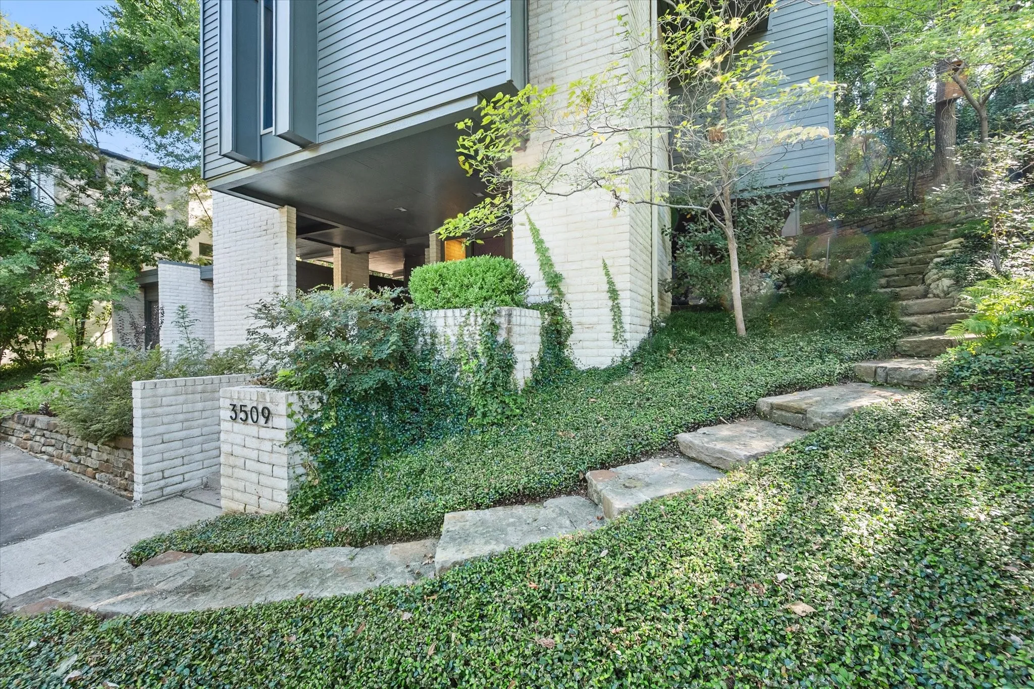 Single Family Residence For Sale in Tarrant County , 3509 Bellaire Park Court, Fort Worth, Texas 76109, 3 Bedroom, 3 Bathroom, 2 Garage spaces, 3,418 Sqft, built in 1977, mls#21378360, Real Estate Agent in Fort Worth, Homes For Sale in Tarrant county, Homes For Sale in Fort Worth, Realtor in Fort Worth Texas, Real Estate Brokerage Independent Realty Texas, Luminita Cordes Realtor