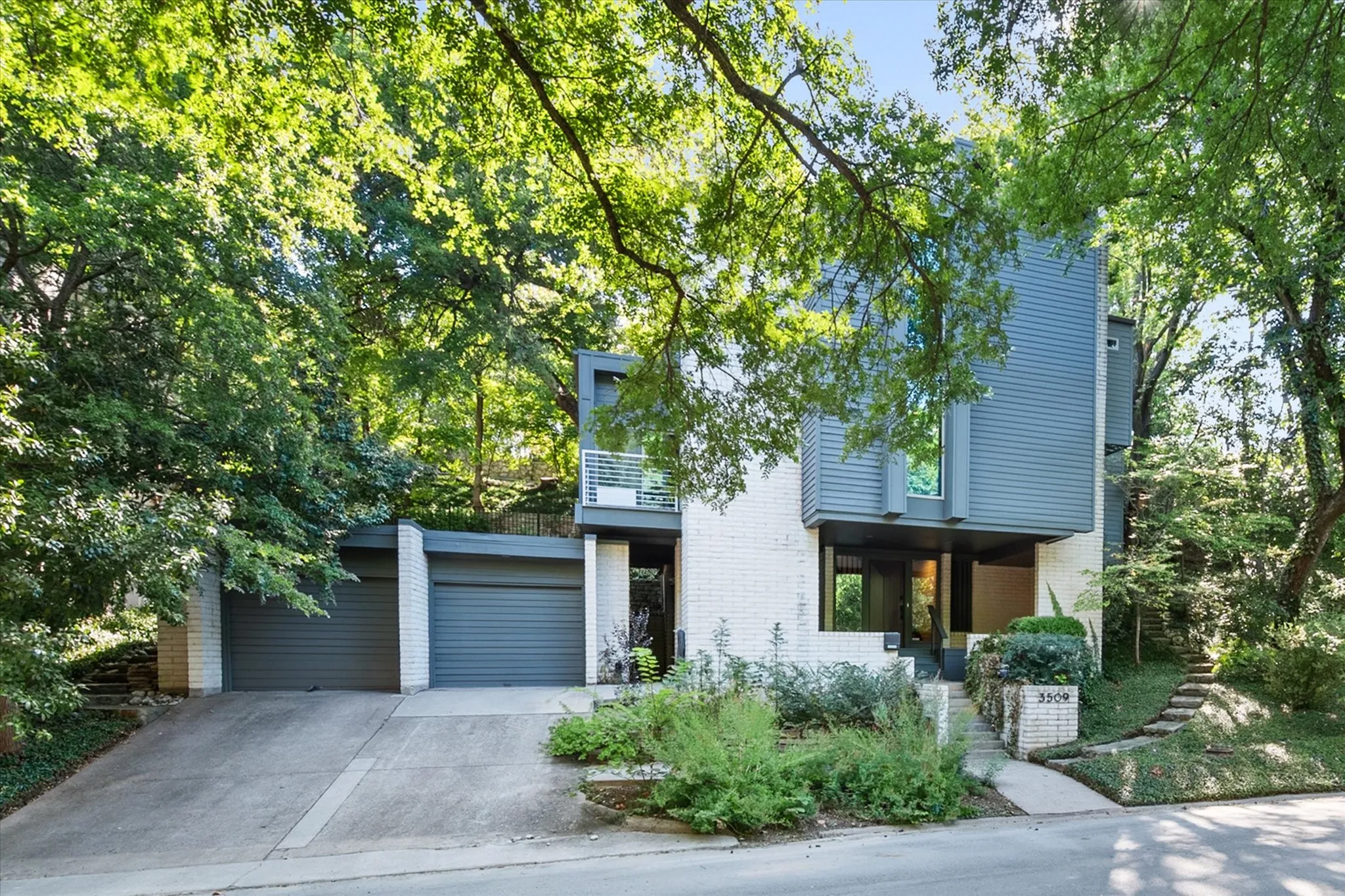 Single Family Residence For Sale in Tarrant County , 3509 Bellaire Park Court, Fort Worth, Texas 76109, 3 Bedroom, 3 Bathroom, 2 Garage spaces, 3,418 Sqft, built in 1977, mls#21378360, Real Estate Agent in Fort Worth, Homes For Sale in Tarrant county, Homes For Sale in Fort Worth, Realtor in Fort Worth Texas, Real Estate Brokerage Independent Realty Texas, Luminita Cordes Realtor