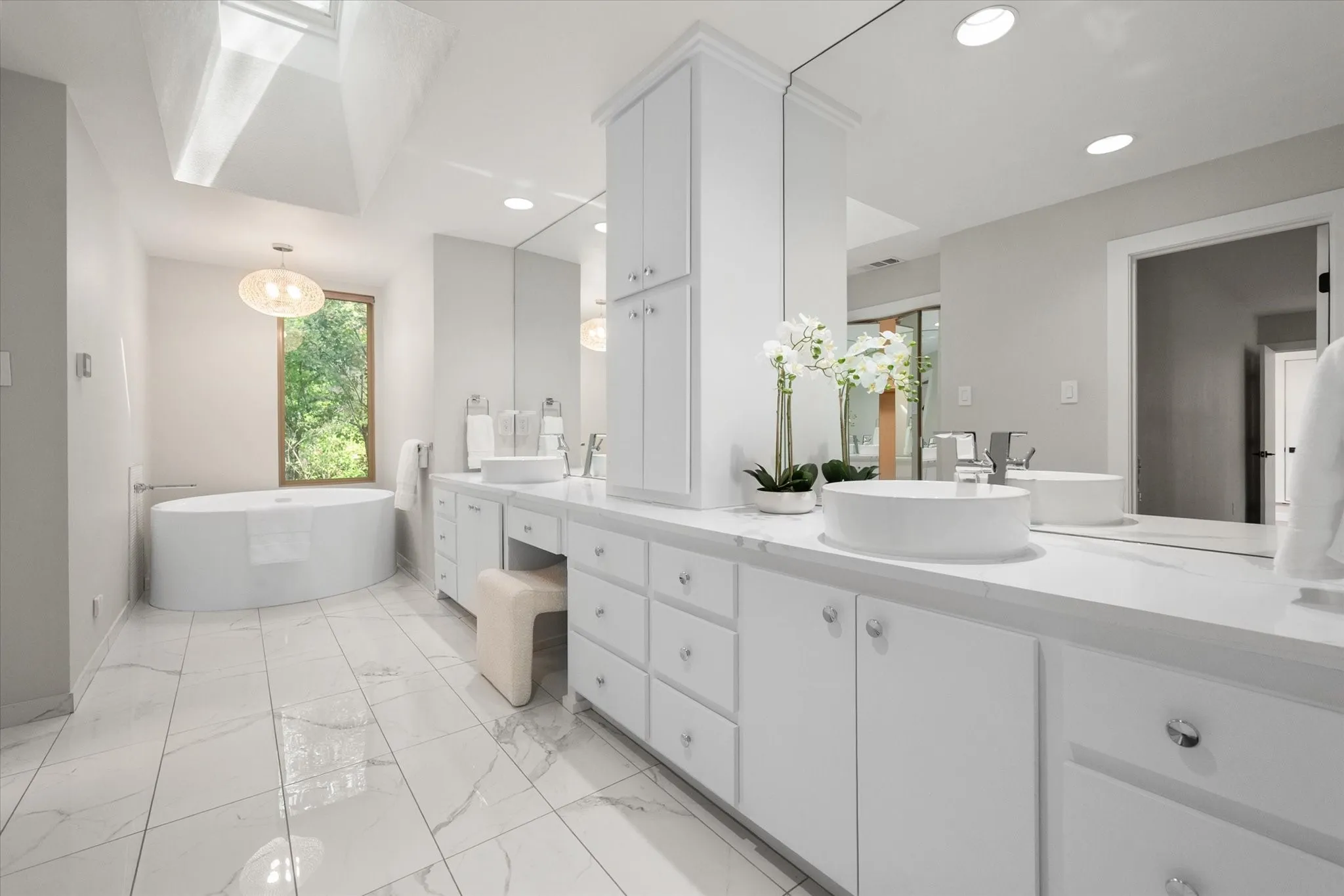 Single Family Residence For Sale in Tarrant County , 3509 Bellaire Park Court, Fort Worth, Texas 76109, 3 Bedroom, 3 Bathroom, 2 Garage spaces, 3,418 Sqft, built in 1977, mls#21378360, Real Estate Agent in Fort Worth, Homes For Sale in Tarrant county, Homes For Sale in Fort Worth, Realtor in Fort Worth Texas, Real Estate Brokerage Independent Realty Texas, Luminita Cordes Realtor