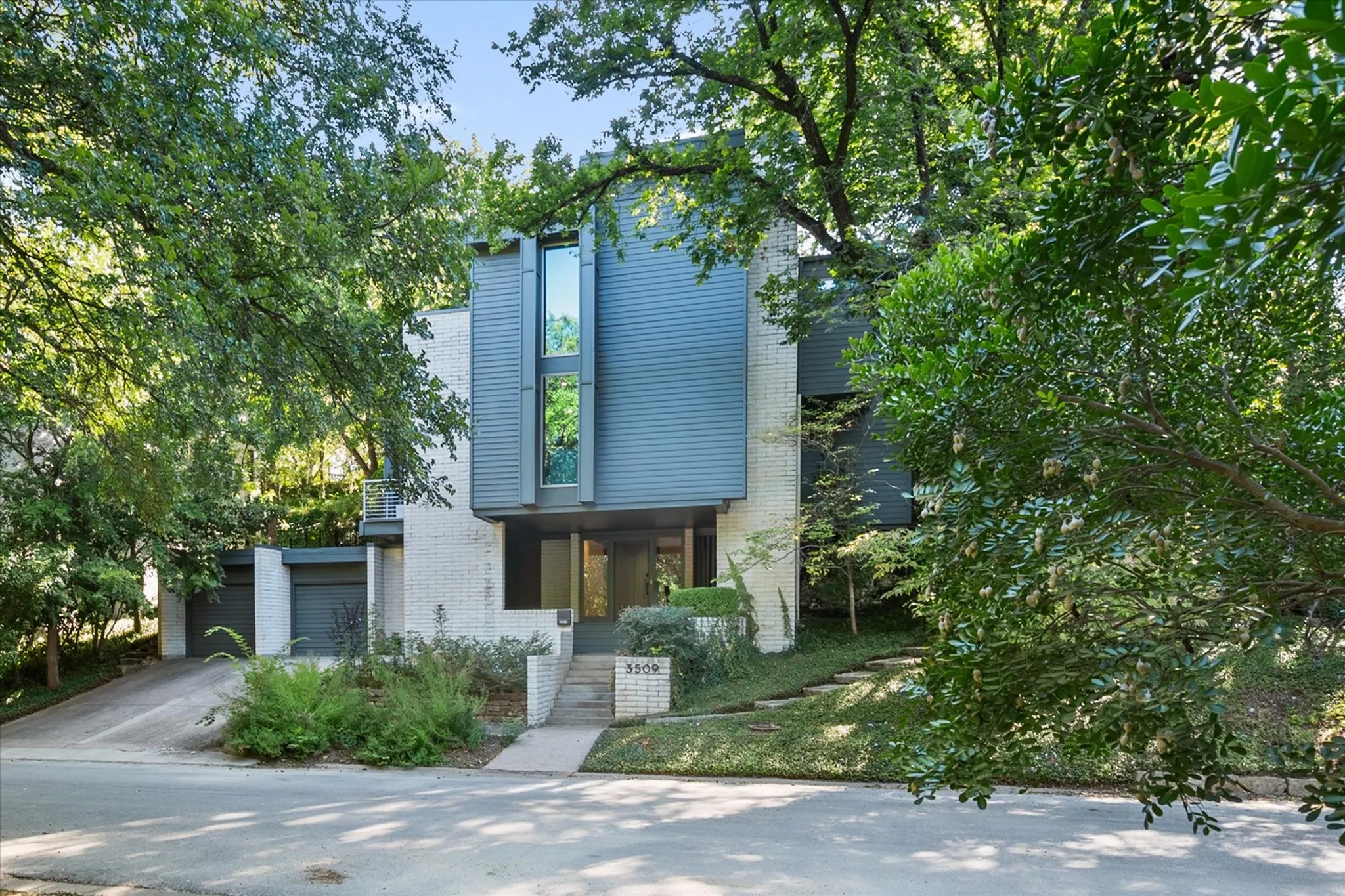Single Family Residence For Sale in Tarrant County , 3509 Bellaire Park Court, Fort Worth, Texas 76109, 3 Bedroom, 3 Bathroom, 2 Garage spaces, 3,418 Sqft, built in 1977, mls#21378360, Real Estate Agent in Fort Worth, Homes For Sale in Tarrant county, Homes For Sale in Fort Worth, Realtor in Fort Worth Texas, Real Estate Brokerage Independent Realty Texas, Luminita Cordes Realtor