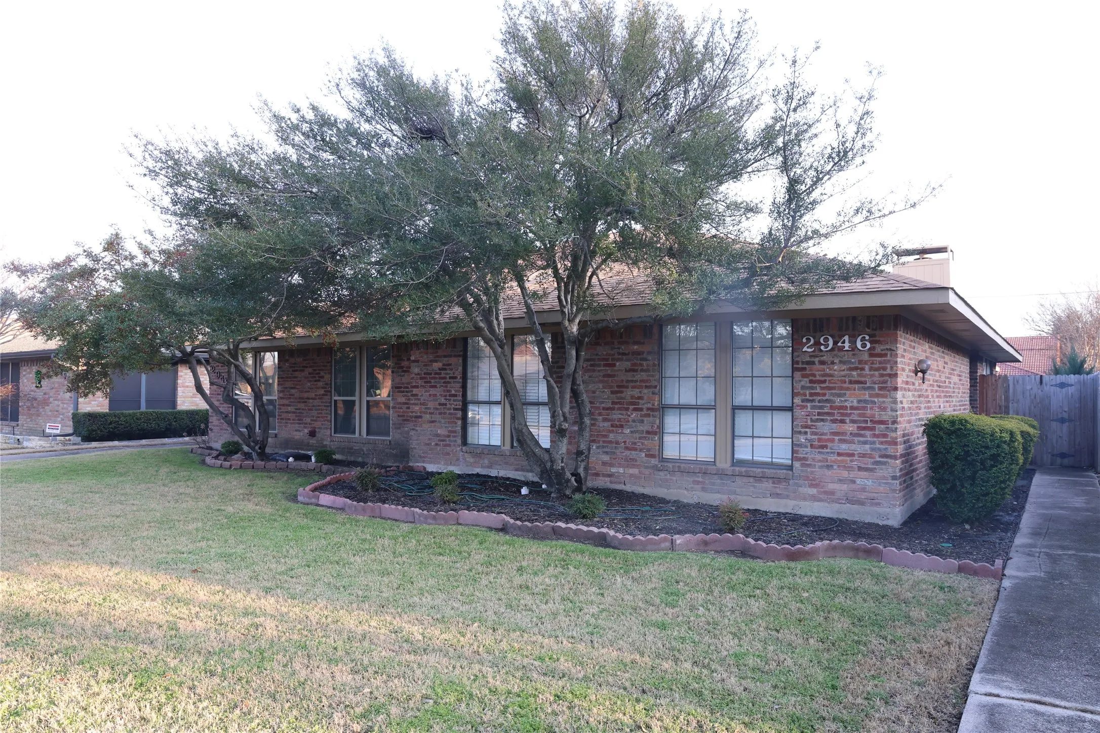 Duplex For Rent in Dallas County , 2946 Allister Street, Dallas, Texas 75229, 2 Bedroom, 2 Bathroom, 2 Garage spaces, 1,231 Sqft, built in 1984, mls#21375271, Real Estate Agent in Dallas, Homes For Rent in Dallas county, Homes For Rent in Dallas, Realtor in Dallas Texas, Real Estate Brokerage Independent Realty Texas, Luminita Cordes Realtor