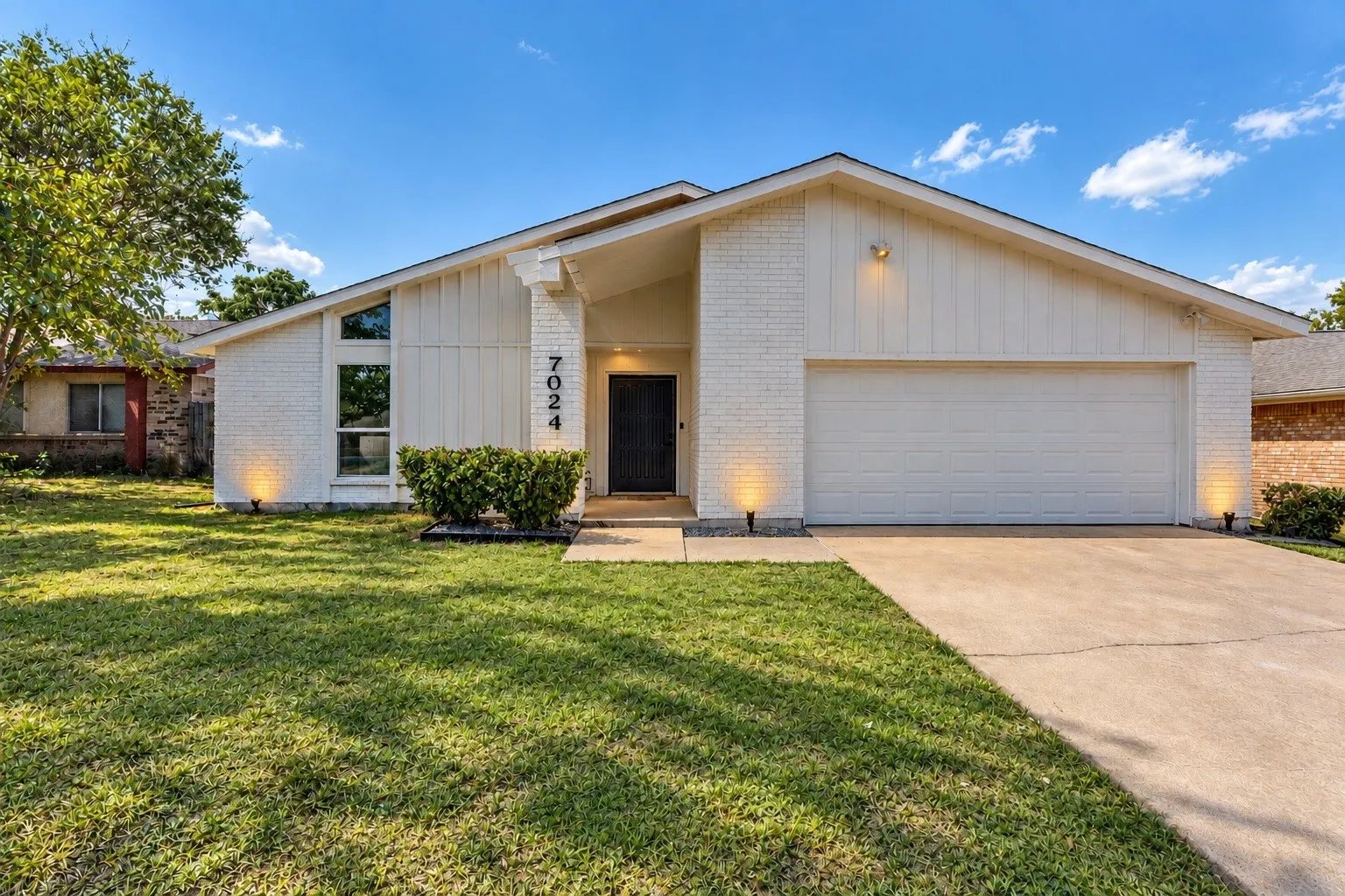 Single Family Residence For Sale in Tarrant County , 7024 Woodacre Road, Fort Worth, Texas 76133, 3 Bedroom, 2 Bathroom, 2 Garage spaces, 1,783 Sqft, built in 1977, mls#21380717, Real Estate Agent in Fort Worth, Homes For Sale in Tarrant county, Homes For Sale in Fort Worth, Realtor in Fort Worth Texas, Real Estate Brokerage Independent Realty Texas, Luminita Cordes Realtor