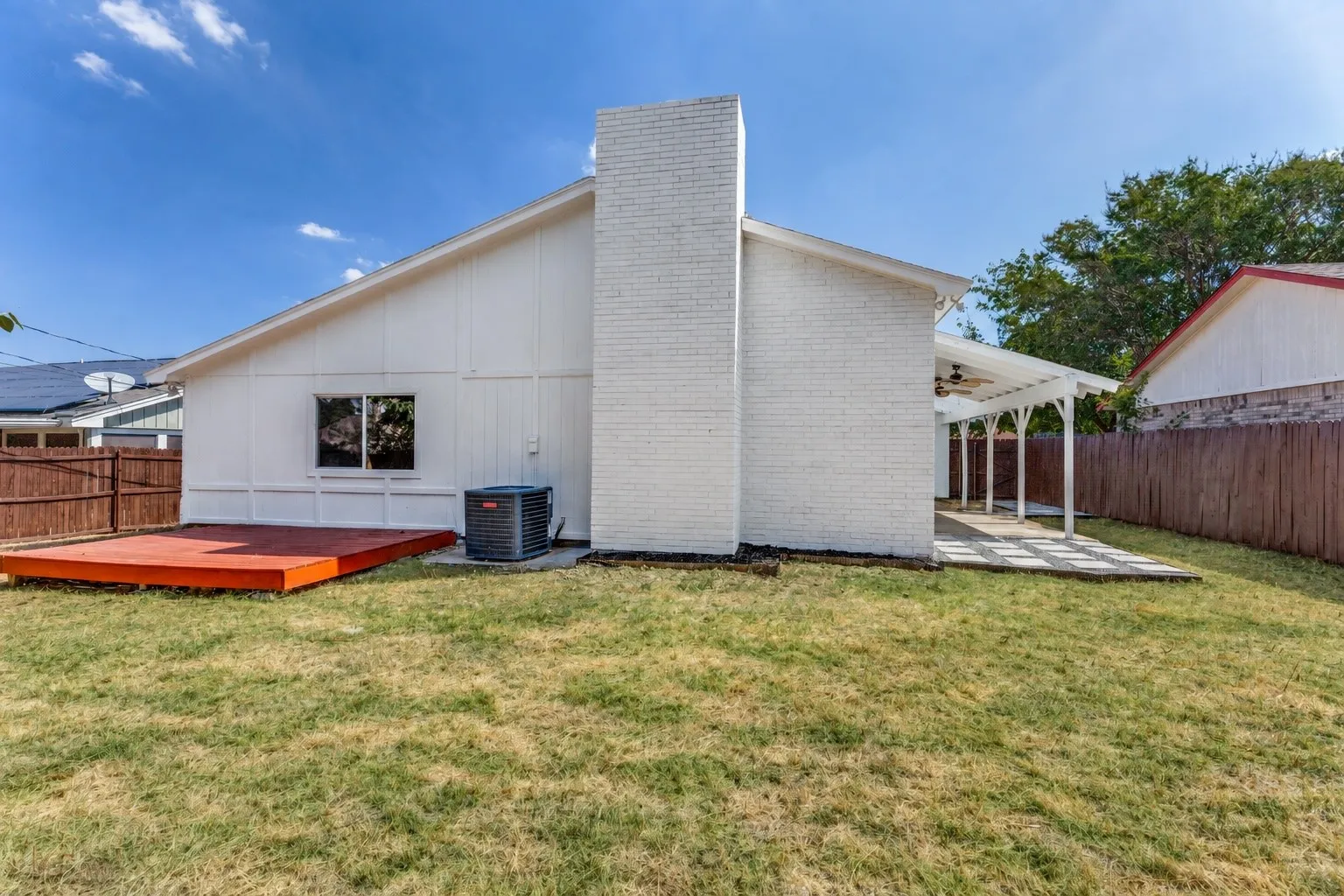 Single Family Residence For Sale in Tarrant County , 7024 Woodacre Road, Fort Worth, Texas 76133, 3 Bedroom, 2 Bathroom, 2 Garage spaces, 1,783 Sqft, built in 1977, mls#21380717, Real Estate Agent in Fort Worth, Homes For Sale in Tarrant county, Homes For Sale in Fort Worth, Realtor in Fort Worth Texas, Real Estate Brokerage Independent Realty Texas, Luminita Cordes Realtor