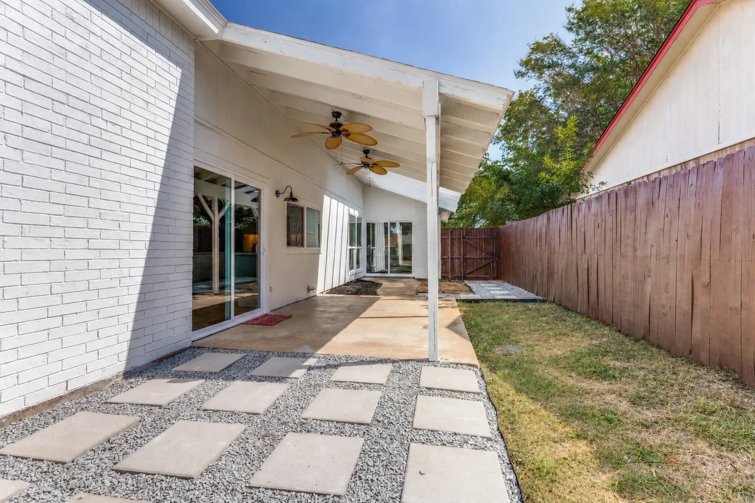 Single Family Residence For Sale in Tarrant County , 7024 Woodacre Road, Fort Worth, Texas 76133, 3 Bedroom, 2 Bathroom, 2 Garage spaces, 1,783 Sqft, built in 1977, mls#21380717, Real Estate Agent in Fort Worth, Homes For Sale in Tarrant county, Homes For Sale in Fort Worth, Realtor in Fort Worth Texas, Real Estate Brokerage Independent Realty Texas, Luminita Cordes Realtor