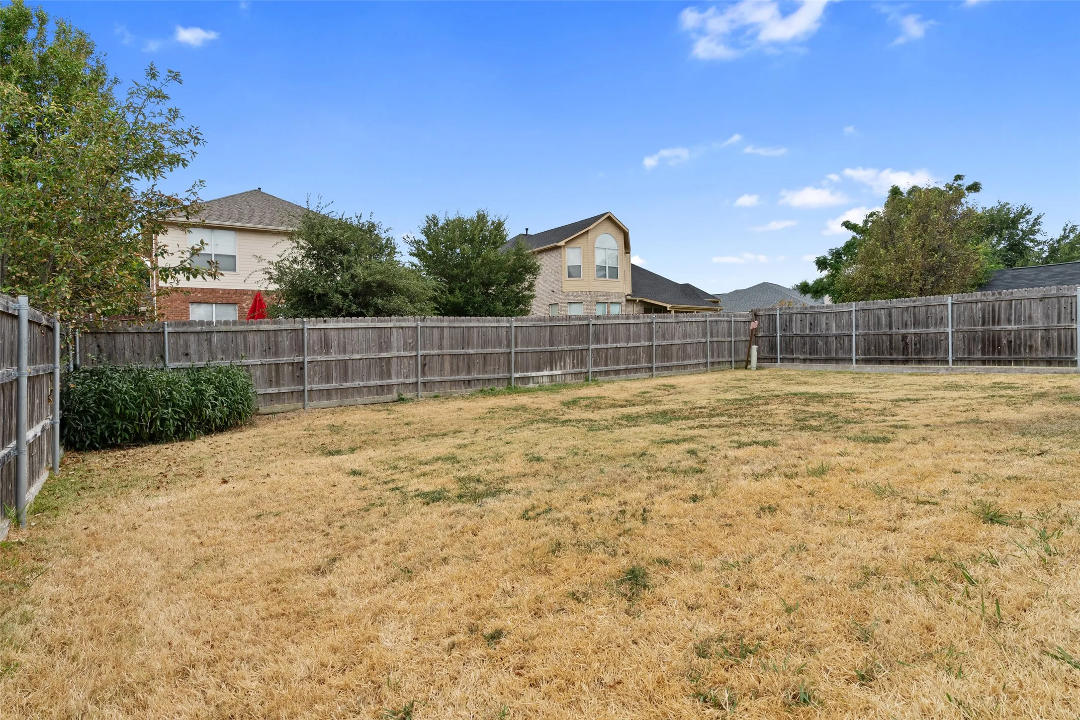 Single Family Residence For Sale in Tarrant County , 718 W Lonesome Dove Trail, Arlington, Texas 76001, 4 Bedroom, 2 Bathroom, 2 Garage spaces, 1,844 Sqft, built in 1999, mls#21380781, Real Estate Agent in Arlington, Homes For Sale in Tarrant county, Homes For Sale in Arlington, Realtor in Arlington Texas, Real Estate Brokerage Independent Realty Texas, Luminita Cordes Realtor