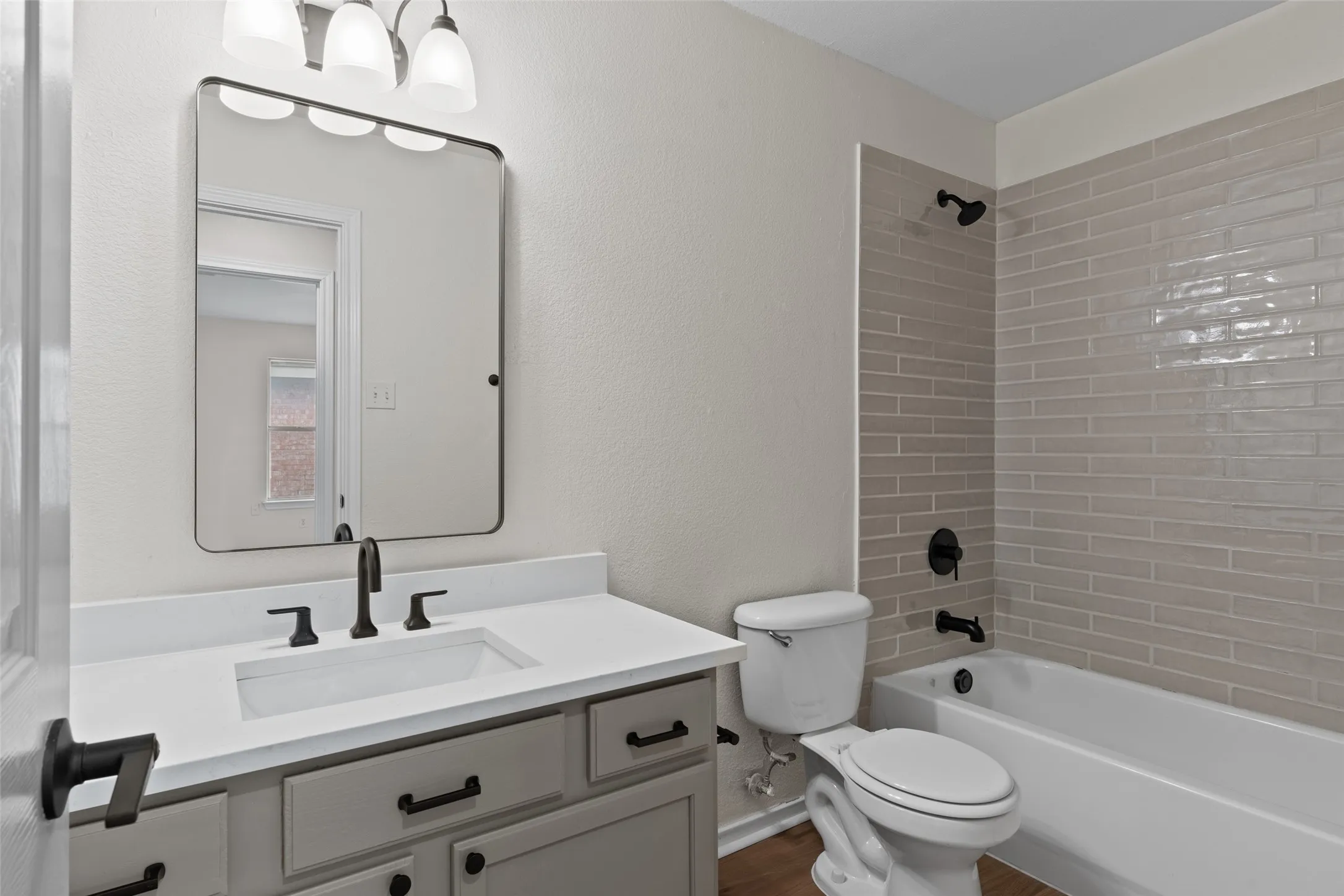 Single Family Residence For Sale in Tarrant County , 718 W Lonesome Dove Trail, Arlington, Texas 76001, 4 Bedroom, 2 Bathroom, 2 Garage spaces, 1,844 Sqft, built in 1999, mls#21380781, Real Estate Agent in Arlington, Homes For Sale in Tarrant county, Homes For Sale in Arlington, Realtor in Arlington Texas, Real Estate Brokerage Independent Realty Texas, Luminita Cordes Realtor