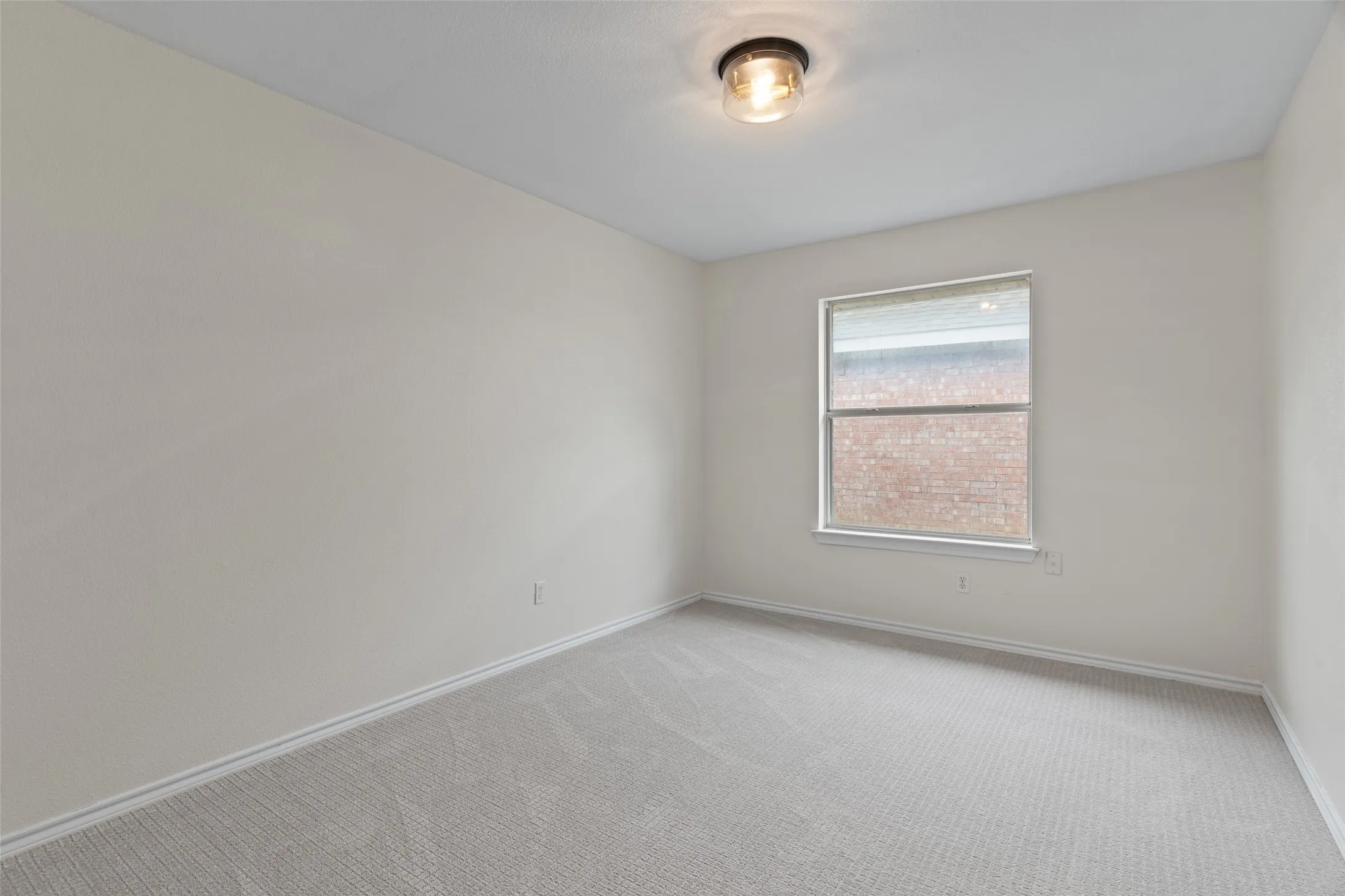 Single Family Residence For Sale in Tarrant County , 718 W Lonesome Dove Trail, Arlington, Texas 76001, 4 Bedroom, 2 Bathroom, 2 Garage spaces, 1,844 Sqft, built in 1999, mls#21380781, Real Estate Agent in Arlington, Homes For Sale in Tarrant county, Homes For Sale in Arlington, Realtor in Arlington Texas, Real Estate Brokerage Independent Realty Texas, Luminita Cordes Realtor