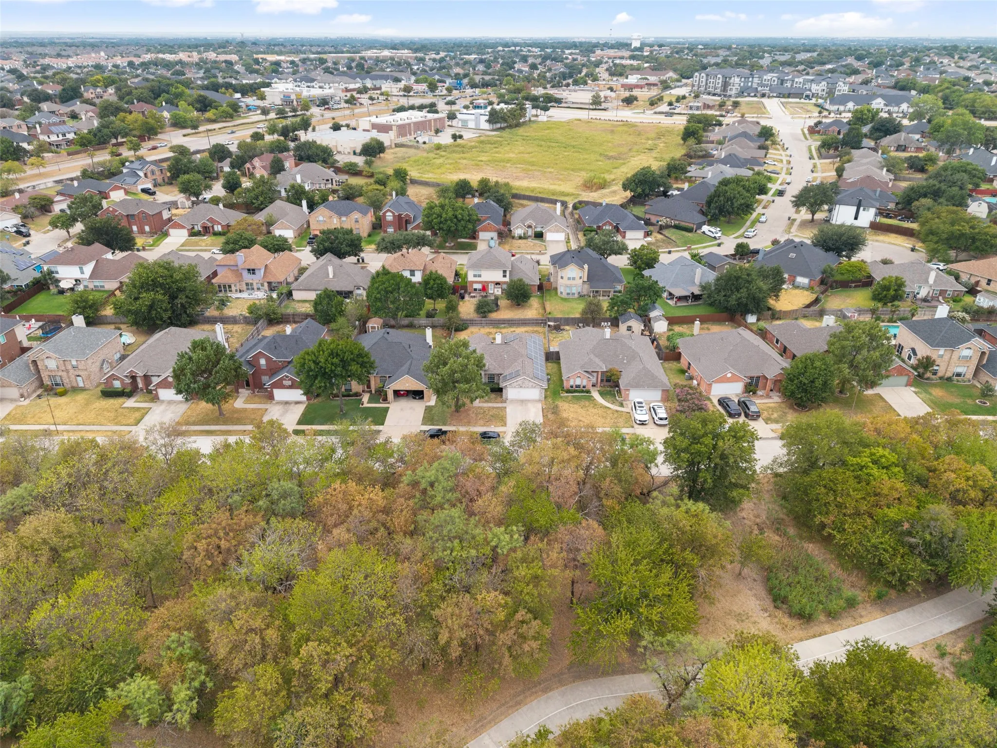 Single Family Residence For Sale in Tarrant County , 718 W Lonesome Dove Trail, Arlington, Texas 76001, 4 Bedroom, 2 Bathroom, 2 Garage spaces, 1,844 Sqft, built in 1999, mls#21380781, Real Estate Agent in Arlington, Homes For Sale in Tarrant county, Homes For Sale in Arlington, Realtor in Arlington Texas, Real Estate Brokerage Independent Realty Texas, Luminita Cordes Realtor