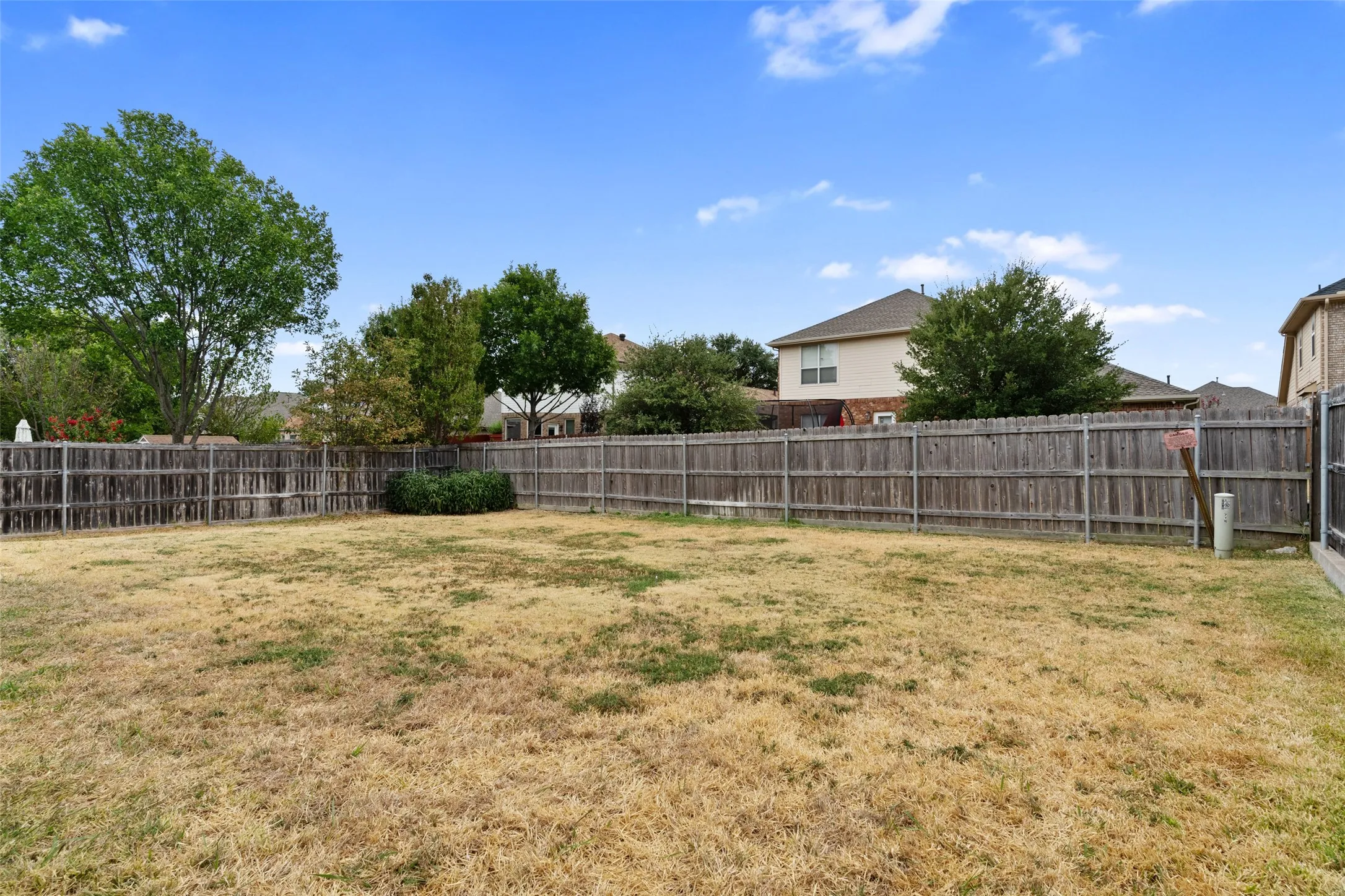 Single Family Residence For Sale in Tarrant County , 718 W Lonesome Dove Trail, Arlington, Texas 76001, 4 Bedroom, 2 Bathroom, 2 Garage spaces, 1,844 Sqft, built in 1999, mls#21380781, Real Estate Agent in Arlington, Homes For Sale in Tarrant county, Homes For Sale in Arlington, Realtor in Arlington Texas, Real Estate Brokerage Independent Realty Texas, Luminita Cordes Realtor