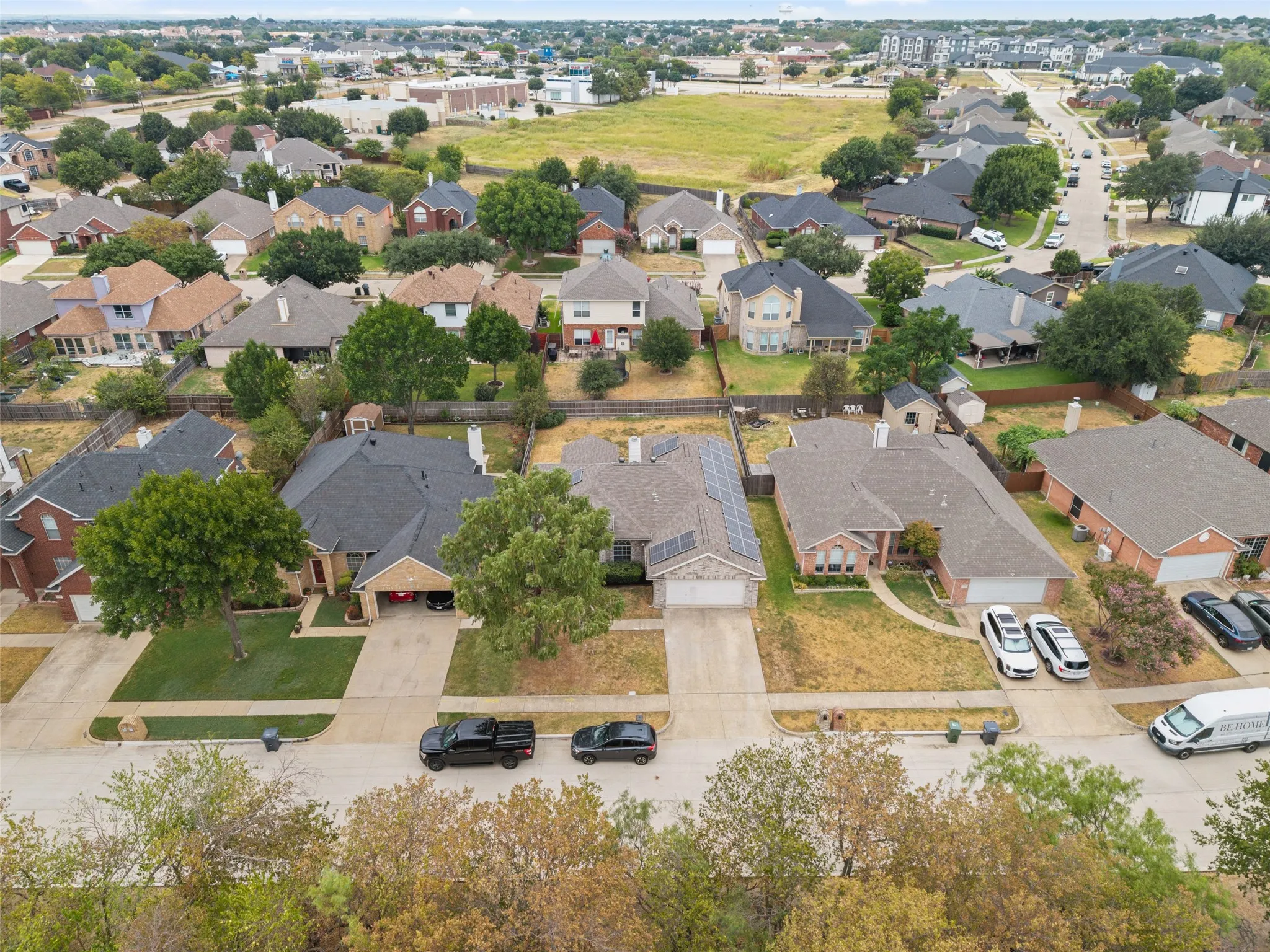 Single Family Residence For Sale in Tarrant County , 718 W Lonesome Dove Trail, Arlington, Texas 76001, 4 Bedroom, 2 Bathroom, 2 Garage spaces, 1,844 Sqft, built in 1999, mls#21380781, Real Estate Agent in Arlington, Homes For Sale in Tarrant county, Homes For Sale in Arlington, Realtor in Arlington Texas, Real Estate Brokerage Independent Realty Texas, Luminita Cordes Realtor