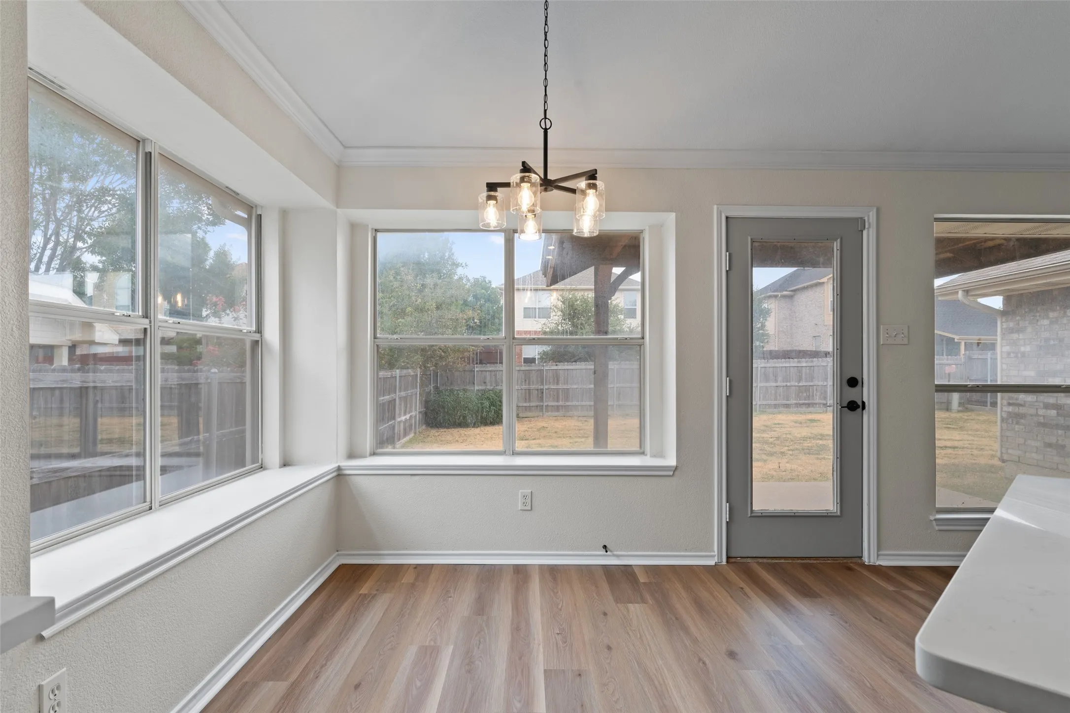 Single Family Residence For Sale in Tarrant County , 718 W Lonesome Dove Trail, Arlington, Texas 76001, 4 Bedroom, 2 Bathroom, 2 Garage spaces, 1,844 Sqft, built in 1999, mls#21380781, Real Estate Agent in Arlington, Homes For Sale in Tarrant county, Homes For Sale in Arlington, Realtor in Arlington Texas, Real Estate Brokerage Independent Realty Texas, Luminita Cordes Realtor