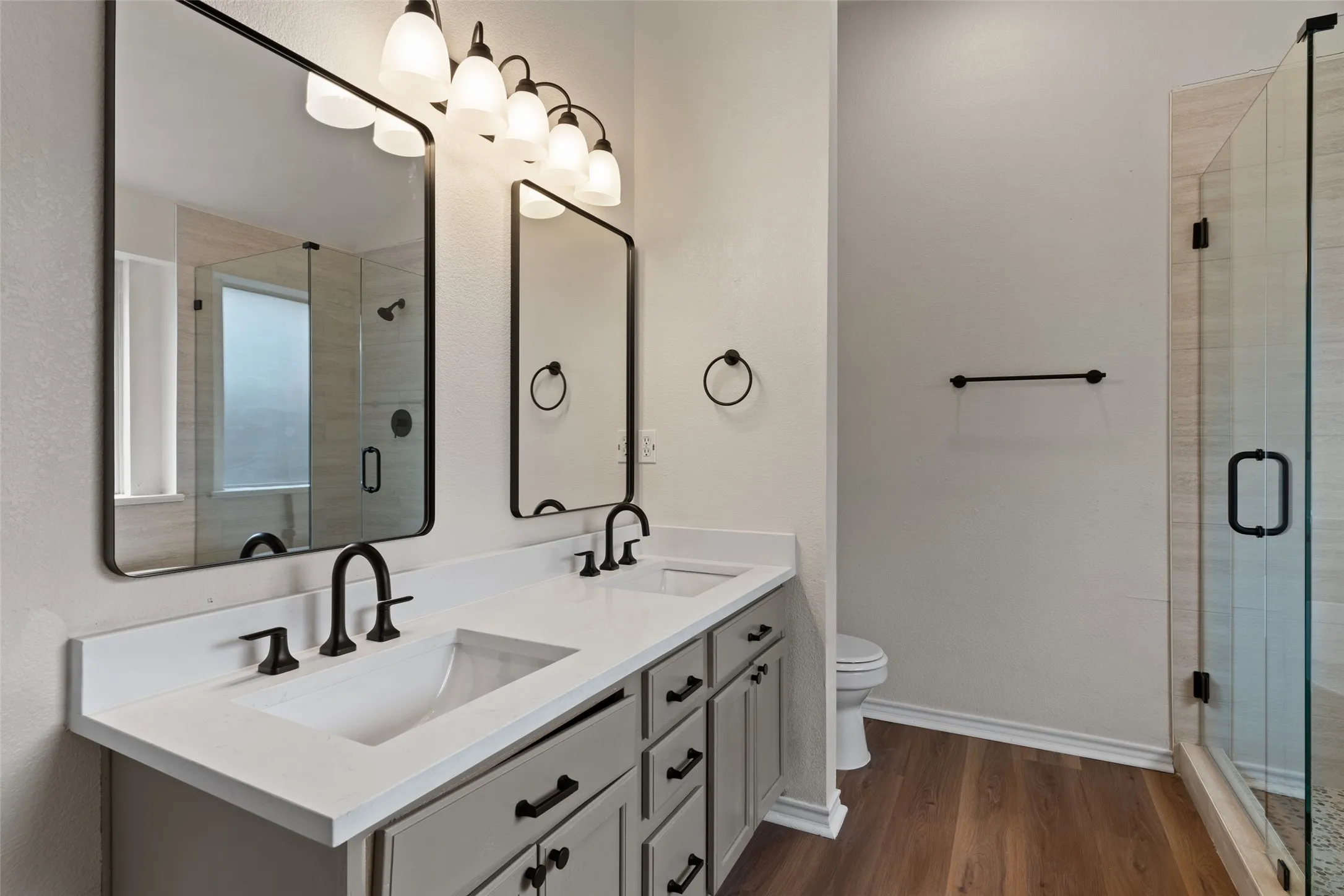 Single Family Residence For Sale in Tarrant County , 718 W Lonesome Dove Trail, Arlington, Texas 76001, 4 Bedroom, 2 Bathroom, 2 Garage spaces, 1,844 Sqft, built in 1999, mls#21380781, Real Estate Agent in Arlington, Homes For Sale in Tarrant county, Homes For Sale in Arlington, Realtor in Arlington Texas, Real Estate Brokerage Independent Realty Texas, Luminita Cordes Realtor