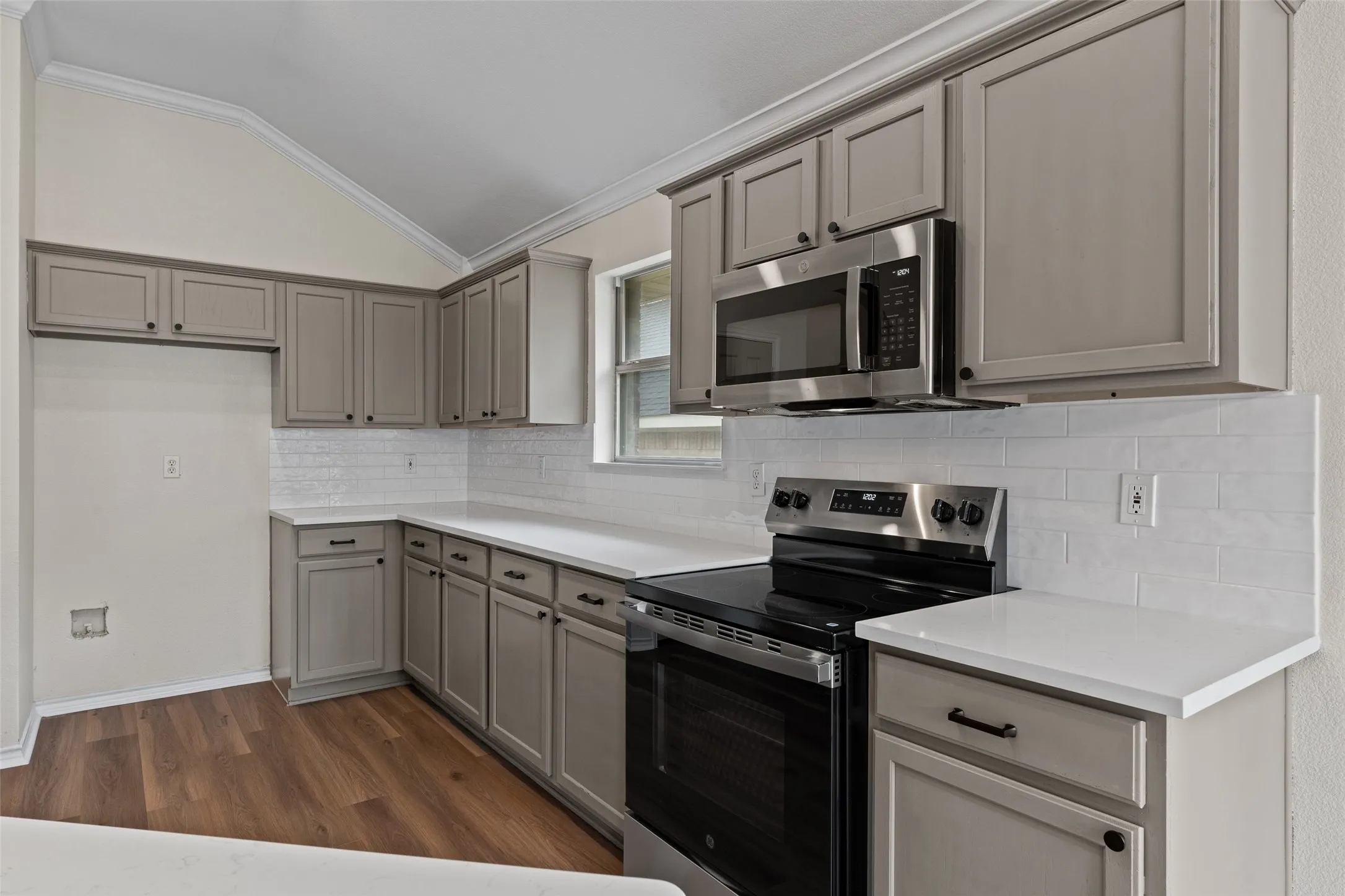 Single Family Residence For Sale in Tarrant County , 718 W Lonesome Dove Trail, Arlington, Texas 76001, 4 Bedroom, 2 Bathroom, 2 Garage spaces, 1,844 Sqft, built in 1999, mls#21380781, Real Estate Agent in Arlington, Homes For Sale in Tarrant county, Homes For Sale in Arlington, Realtor in Arlington Texas, Real Estate Brokerage Independent Realty Texas, Luminita Cordes Realtor