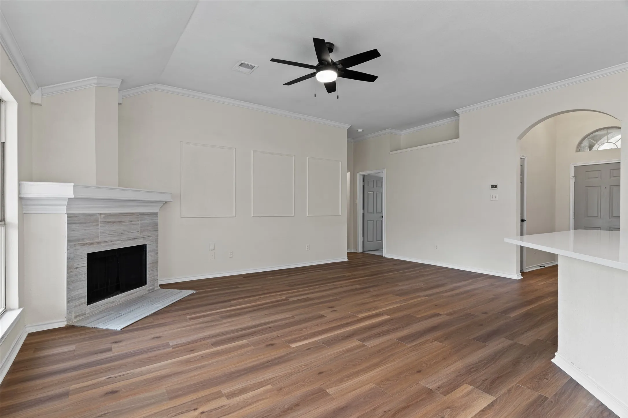 Single Family Residence For Sale in Tarrant County , 718 W Lonesome Dove Trail, Arlington, Texas 76001, 4 Bedroom, 2 Bathroom, 2 Garage spaces, 1,844 Sqft, built in 1999, mls#21380781, Real Estate Agent in Arlington, Homes For Sale in Tarrant county, Homes For Sale in Arlington, Realtor in Arlington Texas, Real Estate Brokerage Independent Realty Texas, Luminita Cordes Realtor