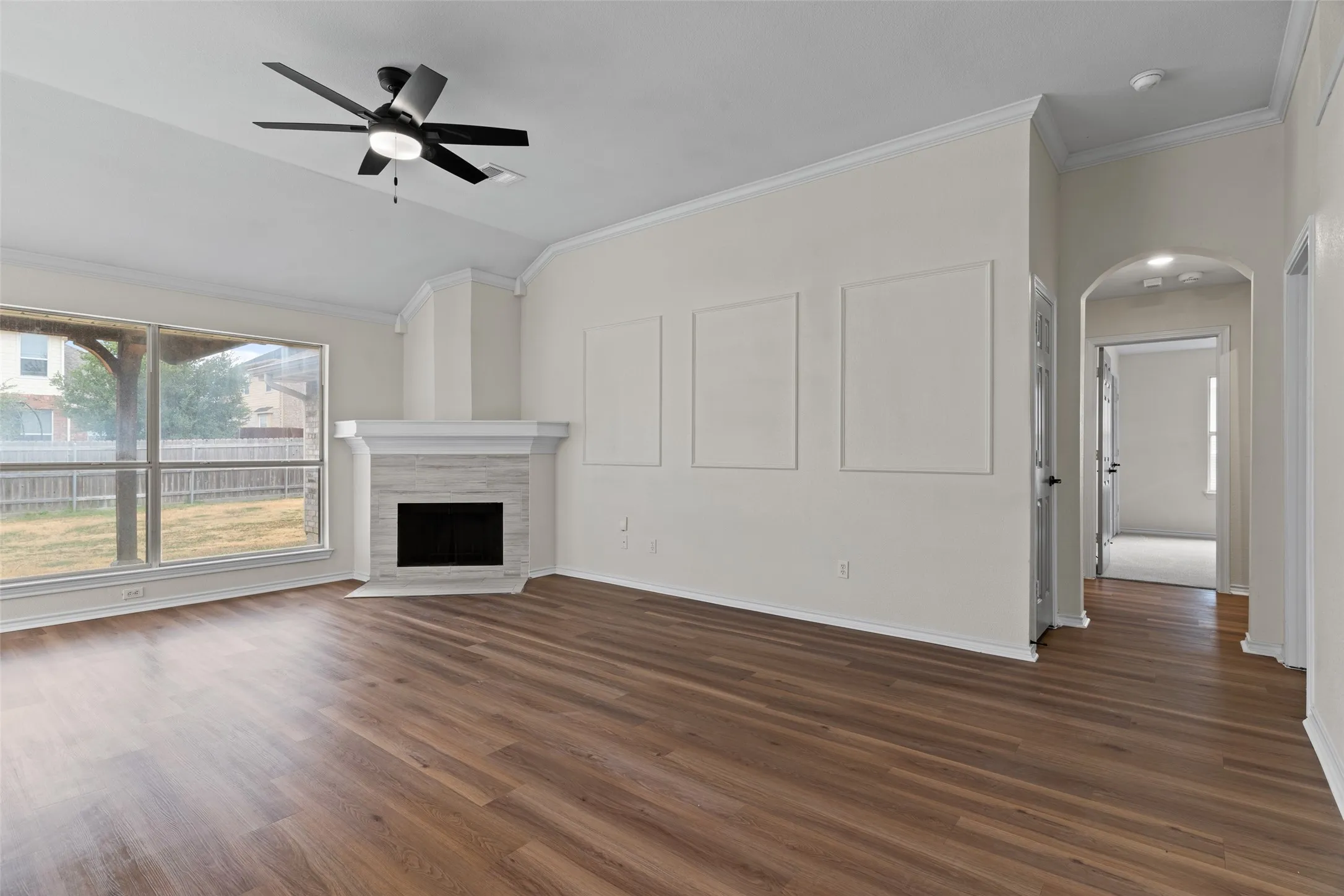 Single Family Residence For Sale in Tarrant County , 718 W Lonesome Dove Trail, Arlington, Texas 76001, 4 Bedroom, 2 Bathroom, 2 Garage spaces, 1,844 Sqft, built in 1999, mls#21380781, Real Estate Agent in Arlington, Homes For Sale in Tarrant county, Homes For Sale in Arlington, Realtor in Arlington Texas, Real Estate Brokerage Independent Realty Texas, Luminita Cordes Realtor