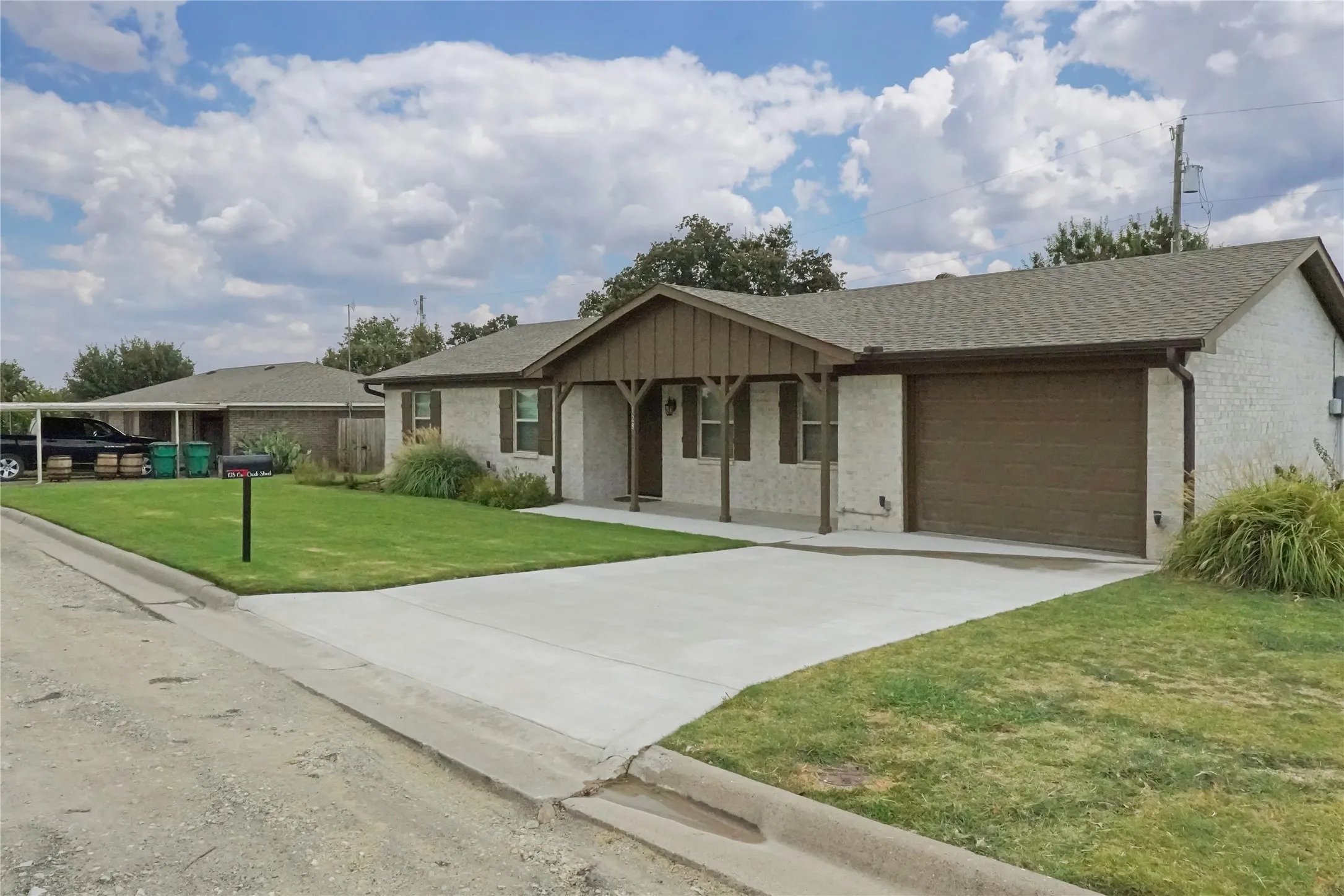 Single Family Residence For Sale in Jack County , 128 Oak Creek Street, Jacksboro, Texas 76458, 4 Bedroom, 2 Bathroom, 1 Garage spaces, 1,274 Sqft, built in 1980, mls#21380850, Real Estate Agent in Jacksboro, Homes For Sale in Jack county, Homes For Sale in Jacksboro, Realtor in Jacksboro Texas, Real Estate Brokerage Independent Realty Texas, Luminita Cordes Realtor