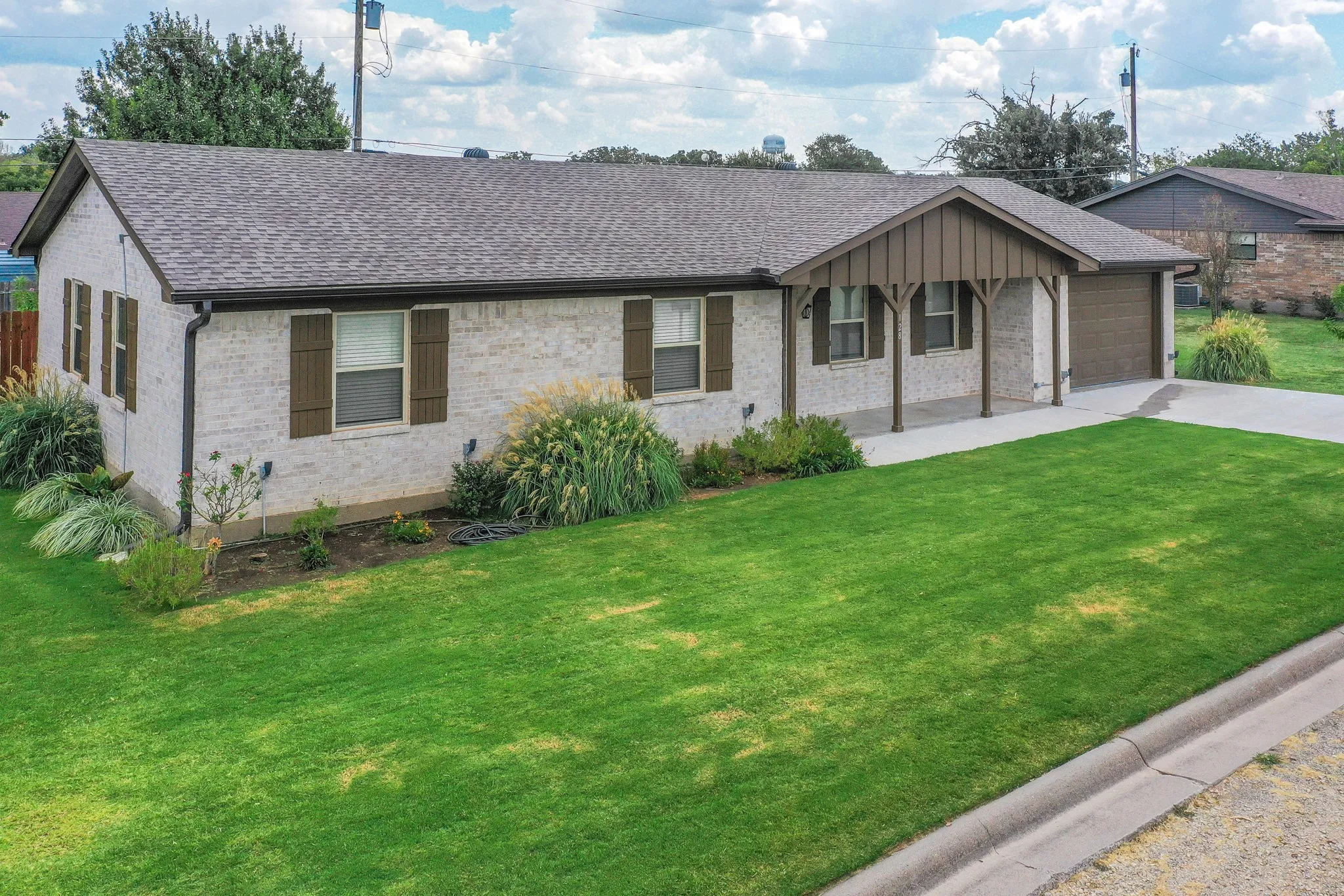 Single Family Residence For Sale in Jack County , 128 Oak Creek Street, Jacksboro, Texas 76458, 4 Bedroom, 2 Bathroom, 1 Garage spaces, 1,274 Sqft, built in 1980, mls#21380850, Real Estate Agent in Jacksboro, Homes For Sale in Jack county, Homes For Sale in Jacksboro, Realtor in Jacksboro Texas, Real Estate Brokerage Independent Realty Texas, Luminita Cordes Realtor