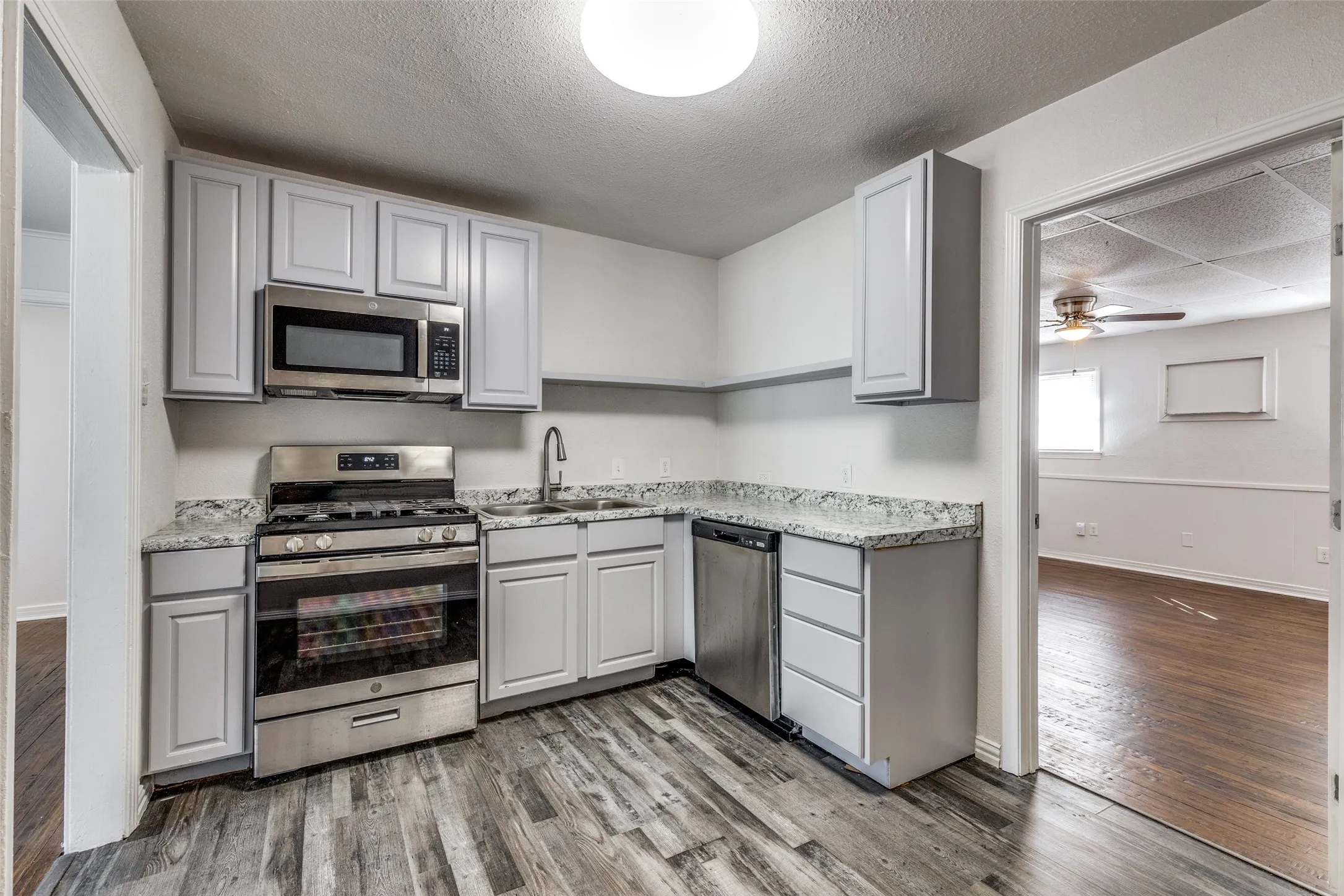 Single Family Residence For Rent in Tarrant County , 4256 Standish Road, Fort Worth, Texas 76133, 4 Bedroom, 3 Bathroom, Garage spaces, 1,762 Sqft, built in 1949, mls#21375767, Real Estate Agent in Fort Worth, Homes For Rent in Tarrant county, Homes For Rent in Fort Worth, Realtor in Fort Worth Texas, Real Estate Brokerage Independent Realty Texas, Luminita Cordes Realtor