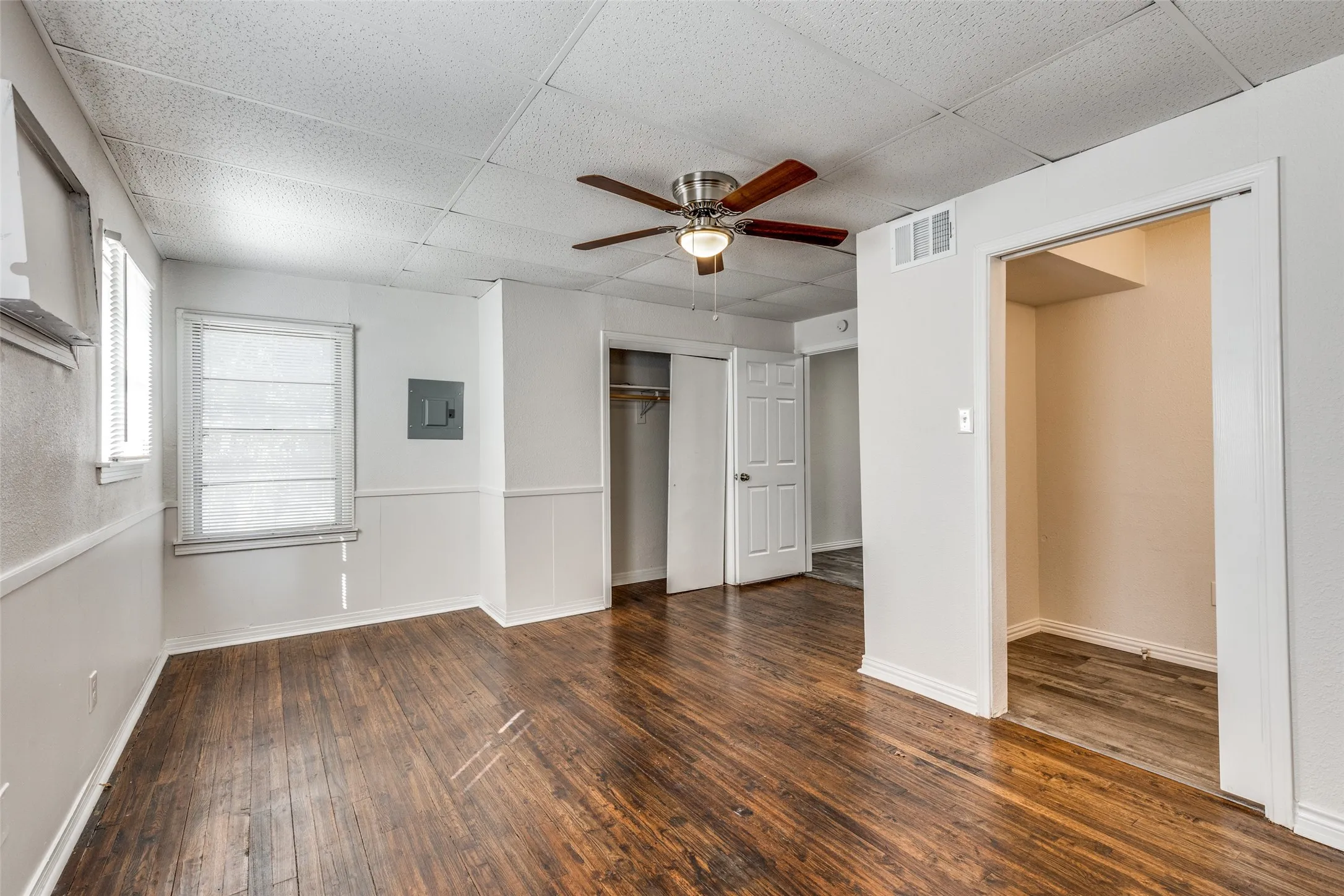 Single Family Residence For Rent in Tarrant County , 4256 Standish Road, Fort Worth, Texas 76133, 4 Bedroom, 3 Bathroom, Garage spaces, 1,762 Sqft, built in 1949, mls#21375767, Real Estate Agent in Fort Worth, Homes For Rent in Tarrant county, Homes For Rent in Fort Worth, Realtor in Fort Worth Texas, Real Estate Brokerage Independent Realty Texas, Luminita Cordes Realtor