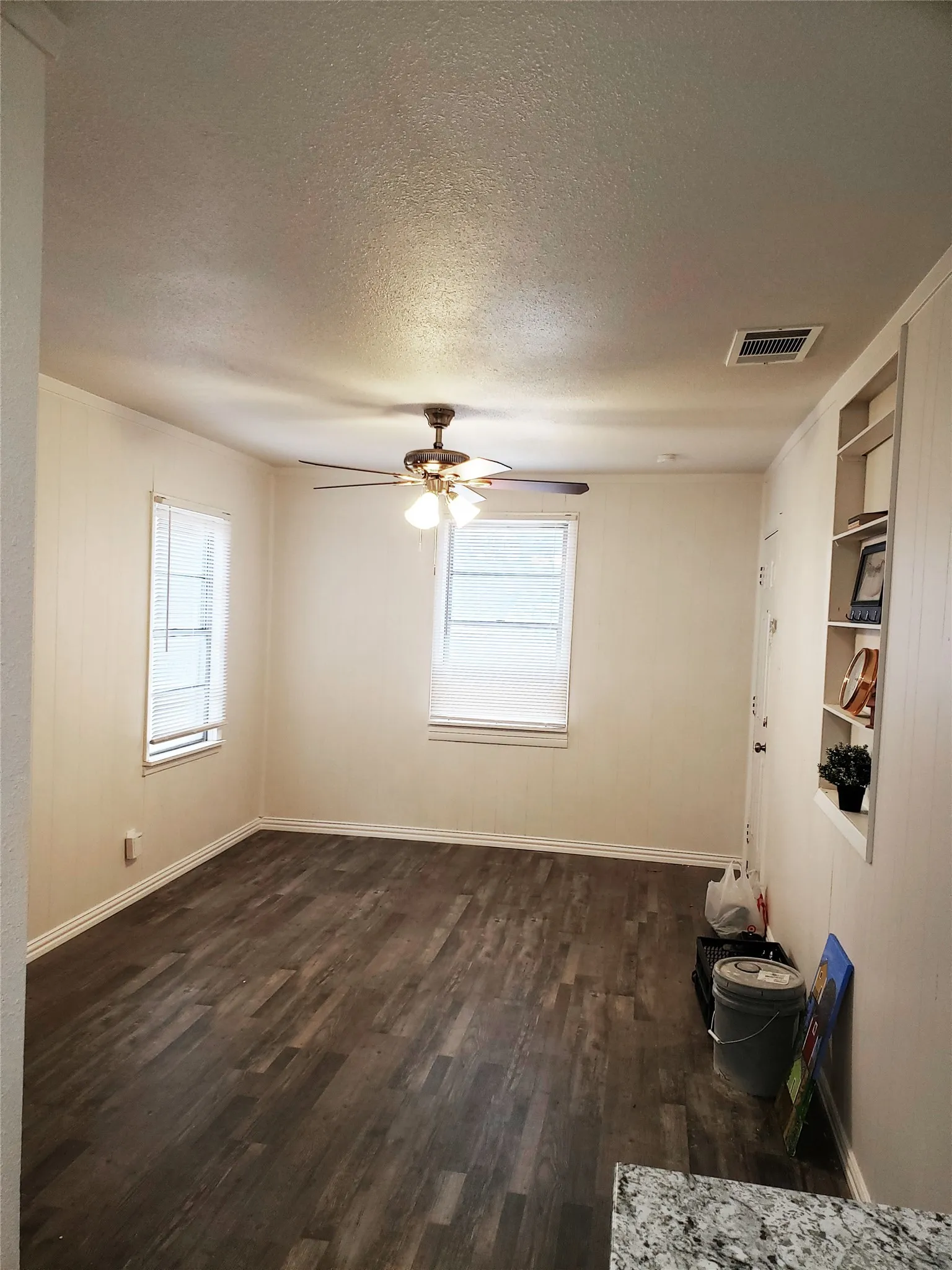 Single Family Residence For Rent in Tarrant County , 4256 Standish Road, Fort Worth, Texas 76133, 4 Bedroom, 3 Bathroom, Garage spaces, 1,762 Sqft, built in 1949, mls#21375767, Real Estate Agent in Fort Worth, Homes For Rent in Tarrant county, Homes For Rent in Fort Worth, Realtor in Fort Worth Texas, Real Estate Brokerage Independent Realty Texas, Luminita Cordes Realtor