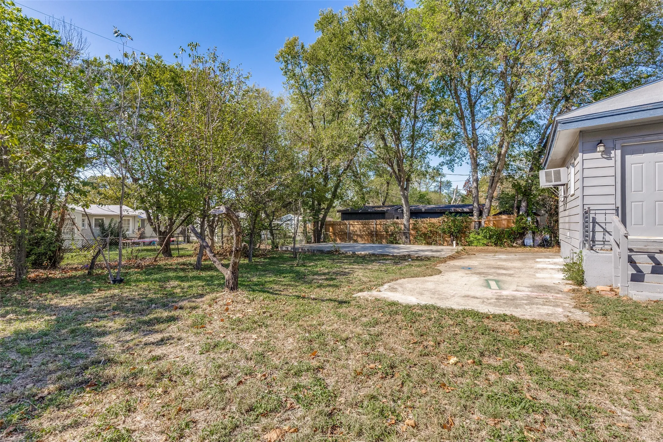 Single Family Residence For Rent in Tarrant County , 4256 Standish Road, Fort Worth, Texas 76133, 4 Bedroom, 3 Bathroom, Garage spaces, 1,762 Sqft, built in 1949, mls#21375767, Real Estate Agent in Fort Worth, Homes For Rent in Tarrant county, Homes For Rent in Fort Worth, Realtor in Fort Worth Texas, Real Estate Brokerage Independent Realty Texas, Luminita Cordes Realtor
