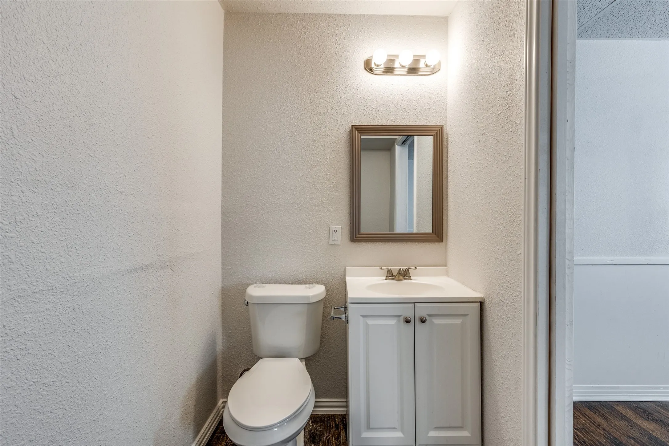 Single Family Residence For Rent in Tarrant County , 4256 Standish Road, Fort Worth, Texas 76133, 4 Bedroom, 3 Bathroom, Garage spaces, 1,762 Sqft, built in 1949, mls#21375767, Real Estate Agent in Fort Worth, Homes For Rent in Tarrant county, Homes For Rent in Fort Worth, Realtor in Fort Worth Texas, Real Estate Brokerage Independent Realty Texas, Luminita Cordes Realtor