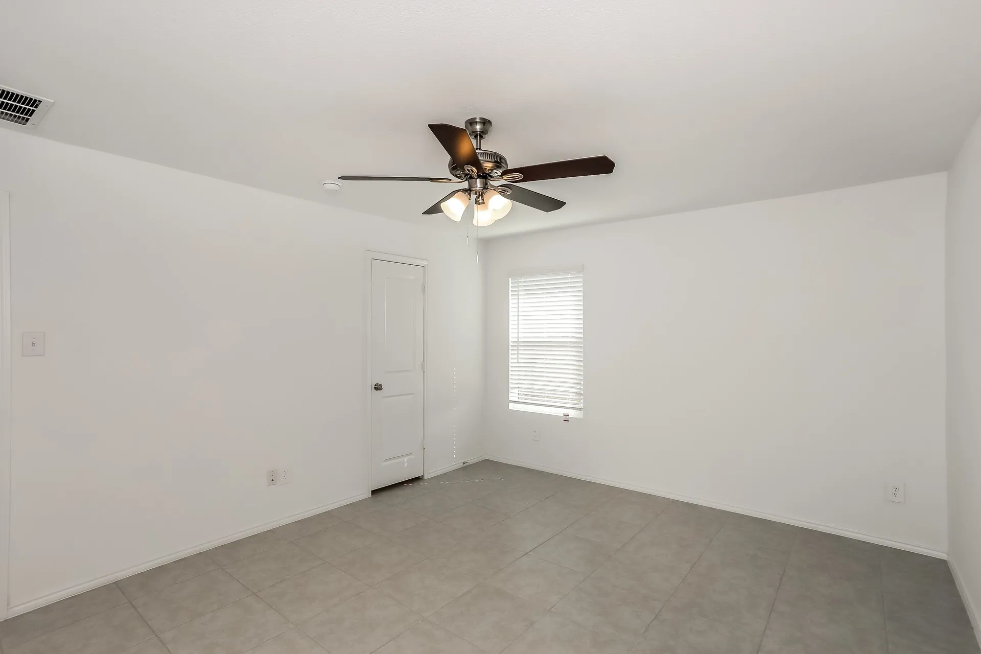 Single Family Residence For Rent in Kaufman County , 2962 Wallace Wells Court, Crandall, Texas 75114, 3 Bedroom, 2 Bathroom, 2 Garage spaces, 1,266 Sqft, built in 2022, mls#21381097, Real Estate Agent in Crandall, Homes For Rent in Kaufman county, Homes For Rent in Crandall, Realtor in Crandall Texas, Real Estate Brokerage Independent Realty Texas, Luminita Cordes Realtor