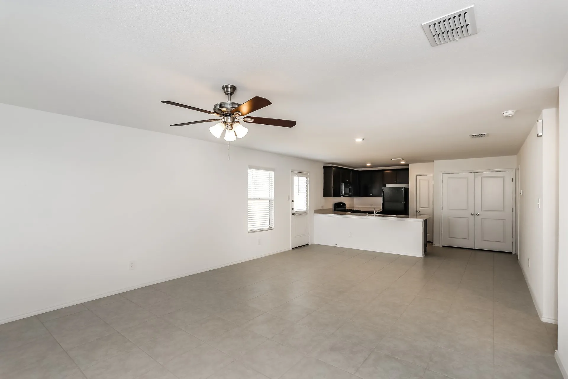 Single Family Residence For Rent in Kaufman County , 2962 Wallace Wells Court, Crandall, Texas 75114, 3 Bedroom, 2 Bathroom, 2 Garage spaces, 1,266 Sqft, built in 2022, mls#21381097, Real Estate Agent in Crandall, Homes For Rent in Kaufman county, Homes For Rent in Crandall, Realtor in Crandall Texas, Real Estate Brokerage Independent Realty Texas, Luminita Cordes Realtor
