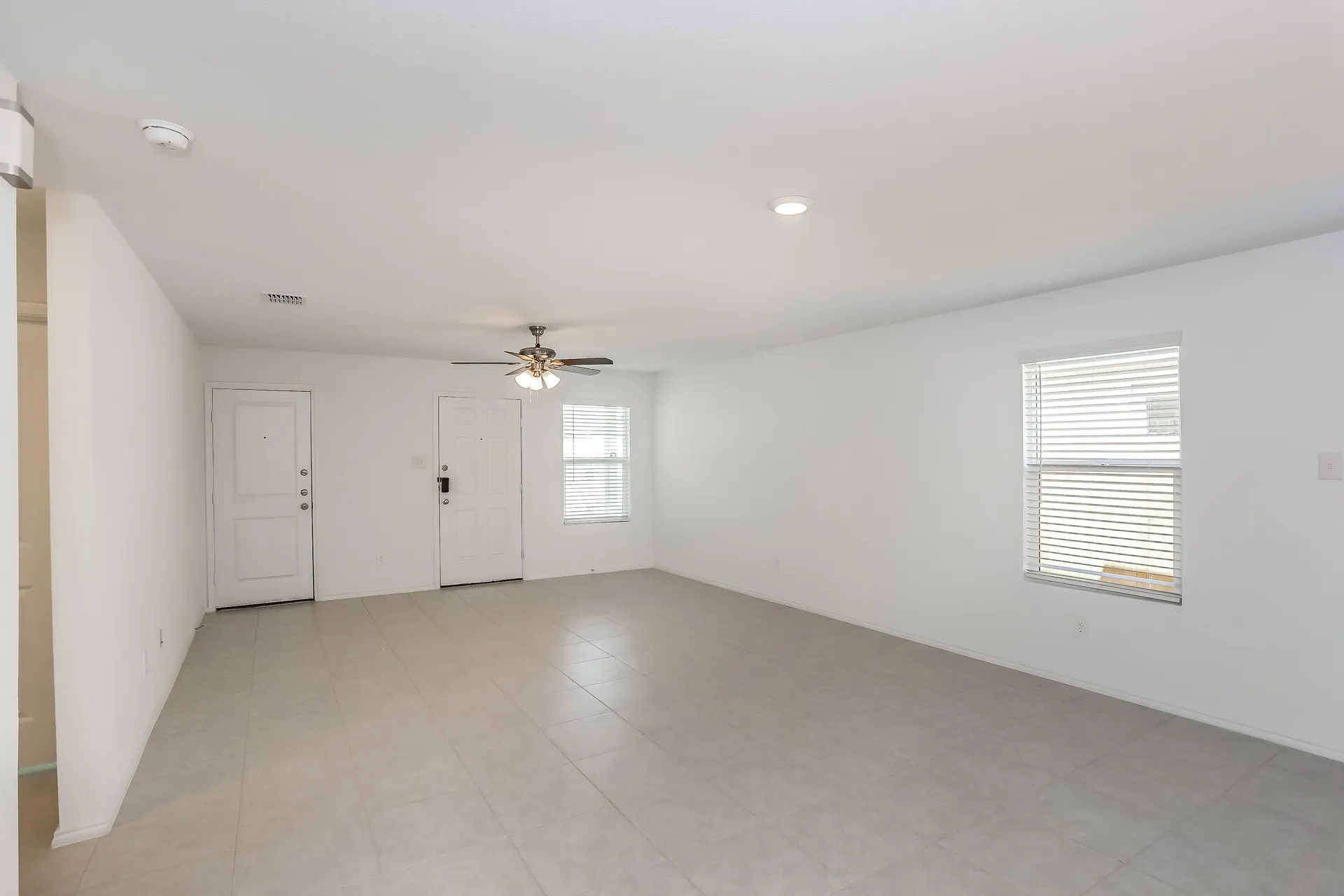 Single Family Residence For Rent in Kaufman County , 2962 Wallace Wells Court, Crandall, Texas 75114, 3 Bedroom, 2 Bathroom, 2 Garage spaces, 1,266 Sqft, built in 2022, mls#21381097, Real Estate Agent in Crandall, Homes For Rent in Kaufman county, Homes For Rent in Crandall, Realtor in Crandall Texas, Real Estate Brokerage Independent Realty Texas, Luminita Cordes Realtor
