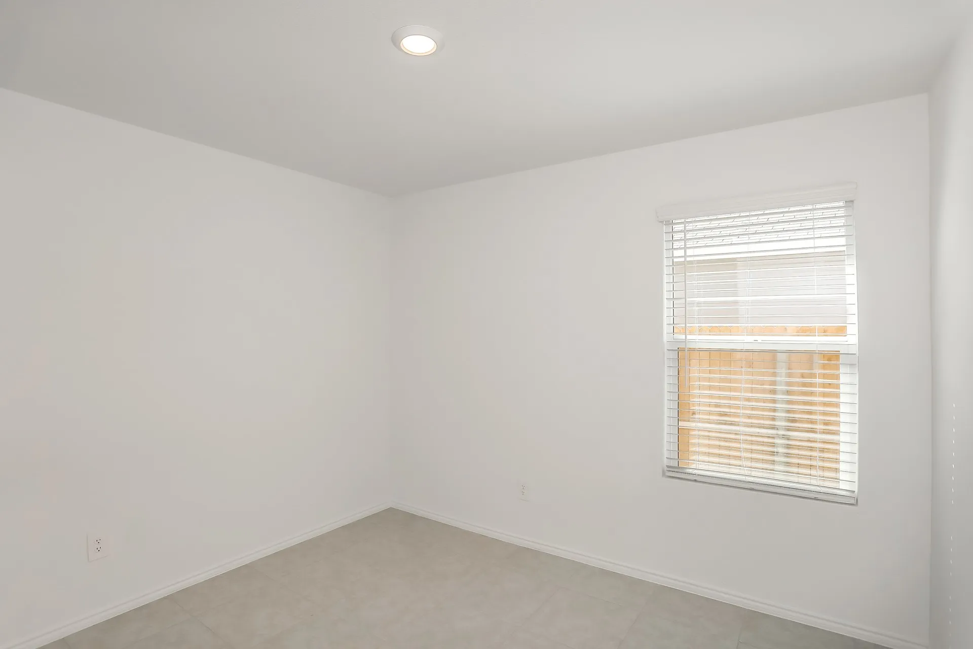 Single Family Residence For Rent in Kaufman County , 2962 Wallace Wells Court, Crandall, Texas 75114, 3 Bedroom, 2 Bathroom, 2 Garage spaces, 1,266 Sqft, built in 2022, mls#21381097, Real Estate Agent in Crandall, Homes For Rent in Kaufman county, Homes For Rent in Crandall, Realtor in Crandall Texas, Real Estate Brokerage Independent Realty Texas, Luminita Cordes Realtor