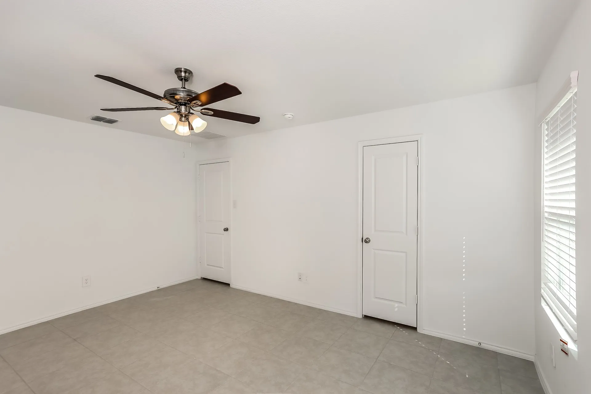 Single Family Residence For Rent in Kaufman County , 2962 Wallace Wells Court, Crandall, Texas 75114, 3 Bedroom, 2 Bathroom, 2 Garage spaces, 1,266 Sqft, built in 2022, mls#21381097, Real Estate Agent in Crandall, Homes For Rent in Kaufman county, Homes For Rent in Crandall, Realtor in Crandall Texas, Real Estate Brokerage Independent Realty Texas, Luminita Cordes Realtor