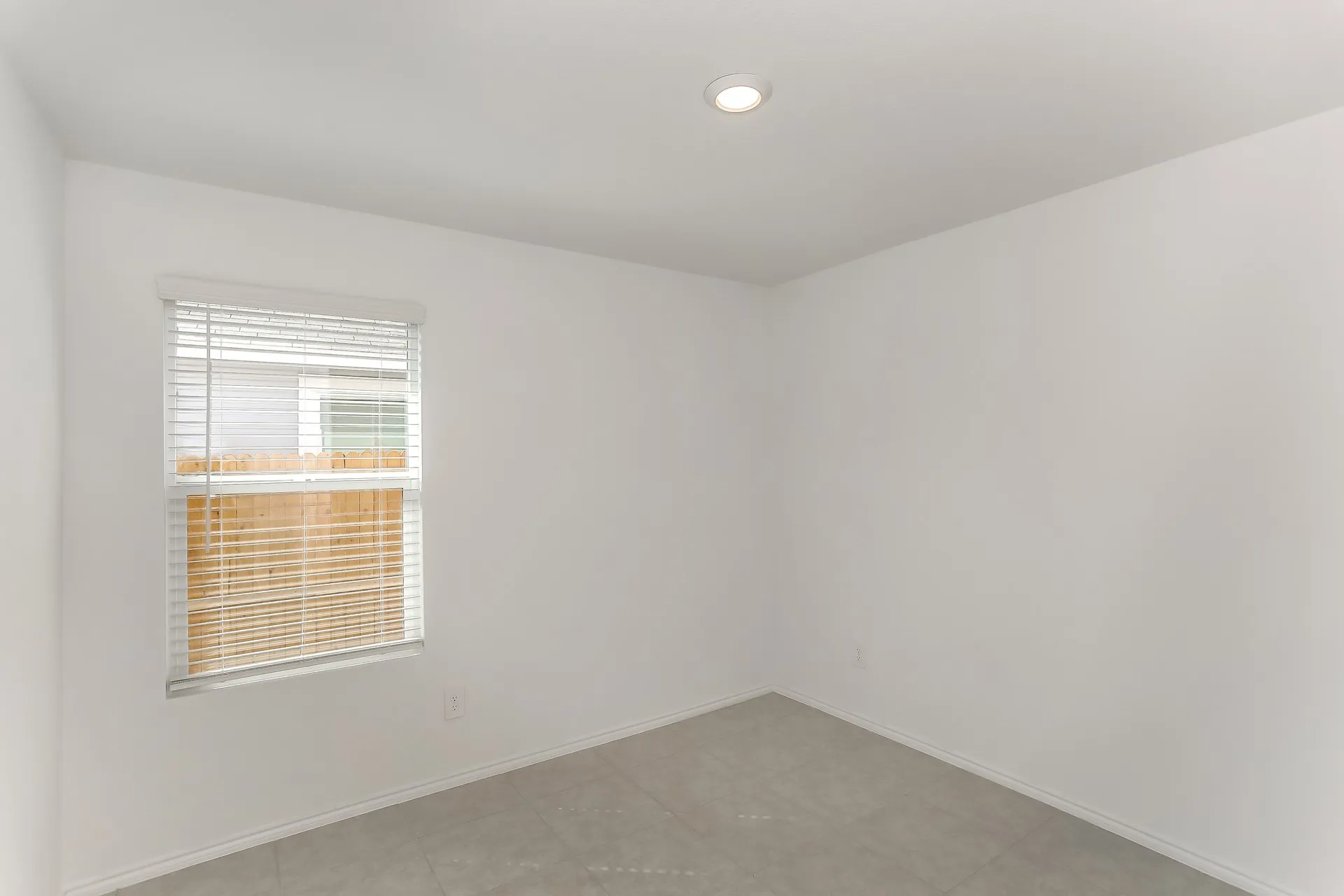 Single Family Residence For Rent in Kaufman County , 2962 Wallace Wells Court, Crandall, Texas 75114, 3 Bedroom, 2 Bathroom, 2 Garage spaces, 1,266 Sqft, built in 2022, mls#21381097, Real Estate Agent in Crandall, Homes For Rent in Kaufman county, Homes For Rent in Crandall, Realtor in Crandall Texas, Real Estate Brokerage Independent Realty Texas, Luminita Cordes Realtor
