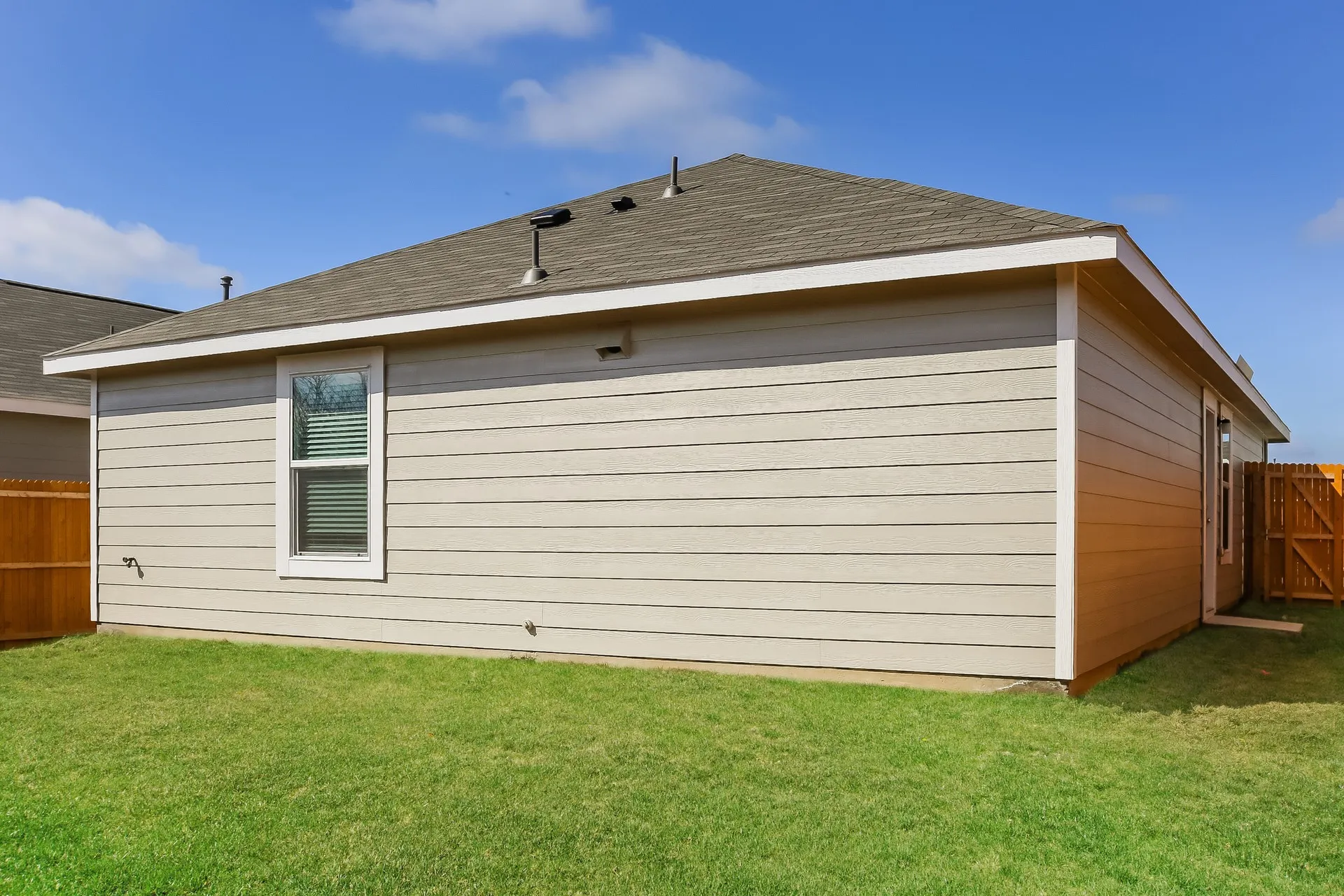 Single Family Residence For Rent in Kaufman County , 2962 Wallace Wells Court, Crandall, Texas 75114, 3 Bedroom, 2 Bathroom, 2 Garage spaces, 1,266 Sqft, built in 2022, mls#21381097, Real Estate Agent in Crandall, Homes For Rent in Kaufman county, Homes For Rent in Crandall, Realtor in Crandall Texas, Real Estate Brokerage Independent Realty Texas, Luminita Cordes Realtor