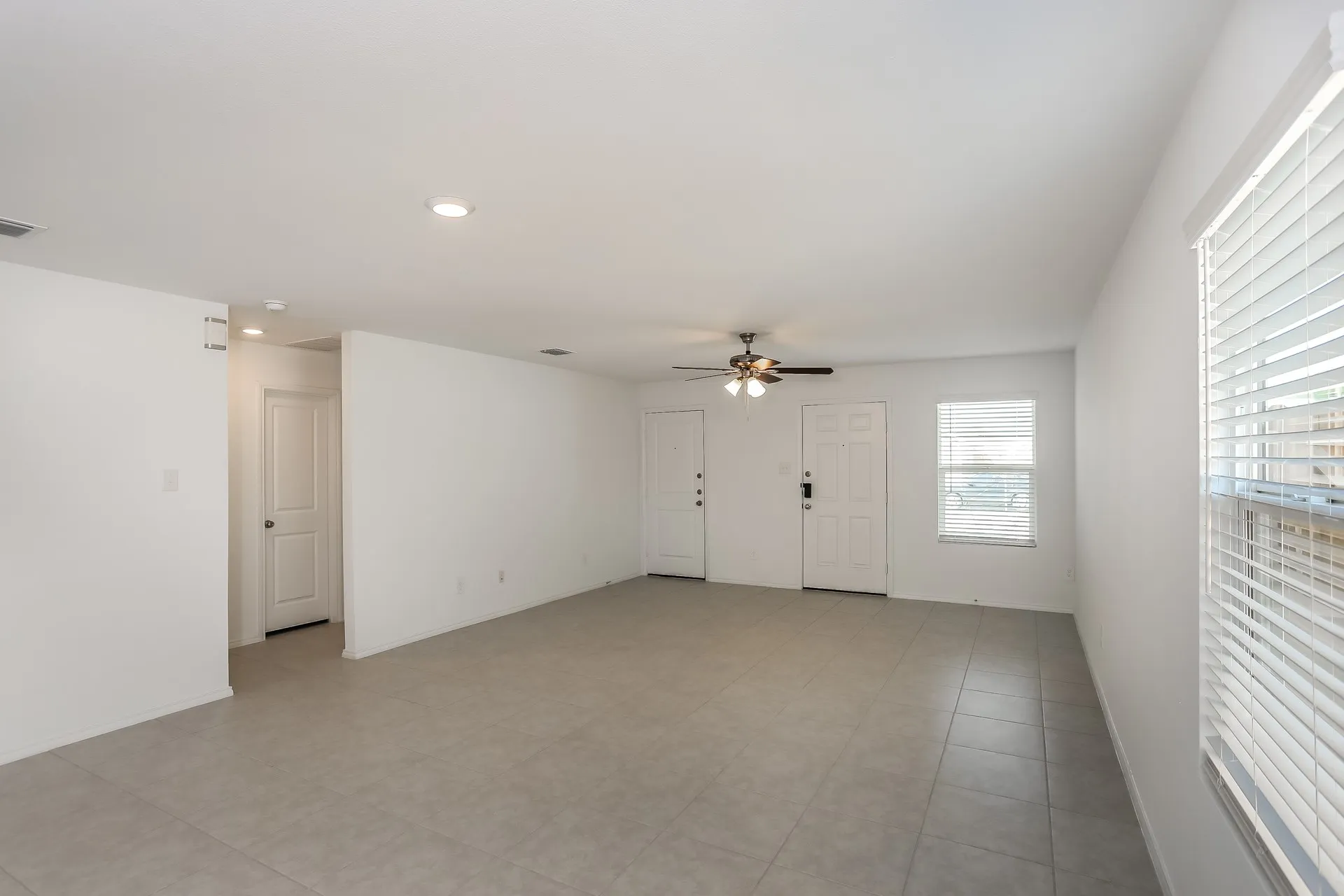 Single Family Residence For Rent in Kaufman County , 2962 Wallace Wells Court, Crandall, Texas 75114, 3 Bedroom, 2 Bathroom, 2 Garage spaces, 1,266 Sqft, built in 2022, mls#21381097, Real Estate Agent in Crandall, Homes For Rent in Kaufman county, Homes For Rent in Crandall, Realtor in Crandall Texas, Real Estate Brokerage Independent Realty Texas, Luminita Cordes Realtor