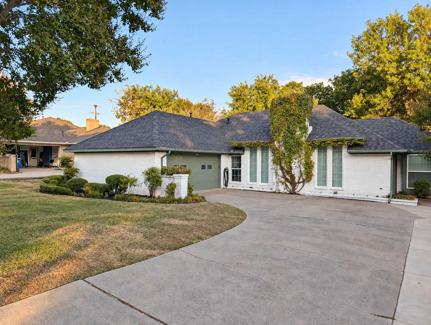 Single Family Residence For Rent in Rockwall County , 2010 S Lakeshore Drive, Rockwall, Texas 75087, 4 Bedroom, 2 Bathroom, 2 Garage spaces, 2,005 Sqft, built in 1990, mls#21381115, Real Estate Agent in Rockwall, Homes For Rent in Rockwall county, Homes For Rent in Rockwall, Realtor in Rockwall Texas, Real Estate Brokerage Independent Realty Texas, Luminita Cordes Realtor