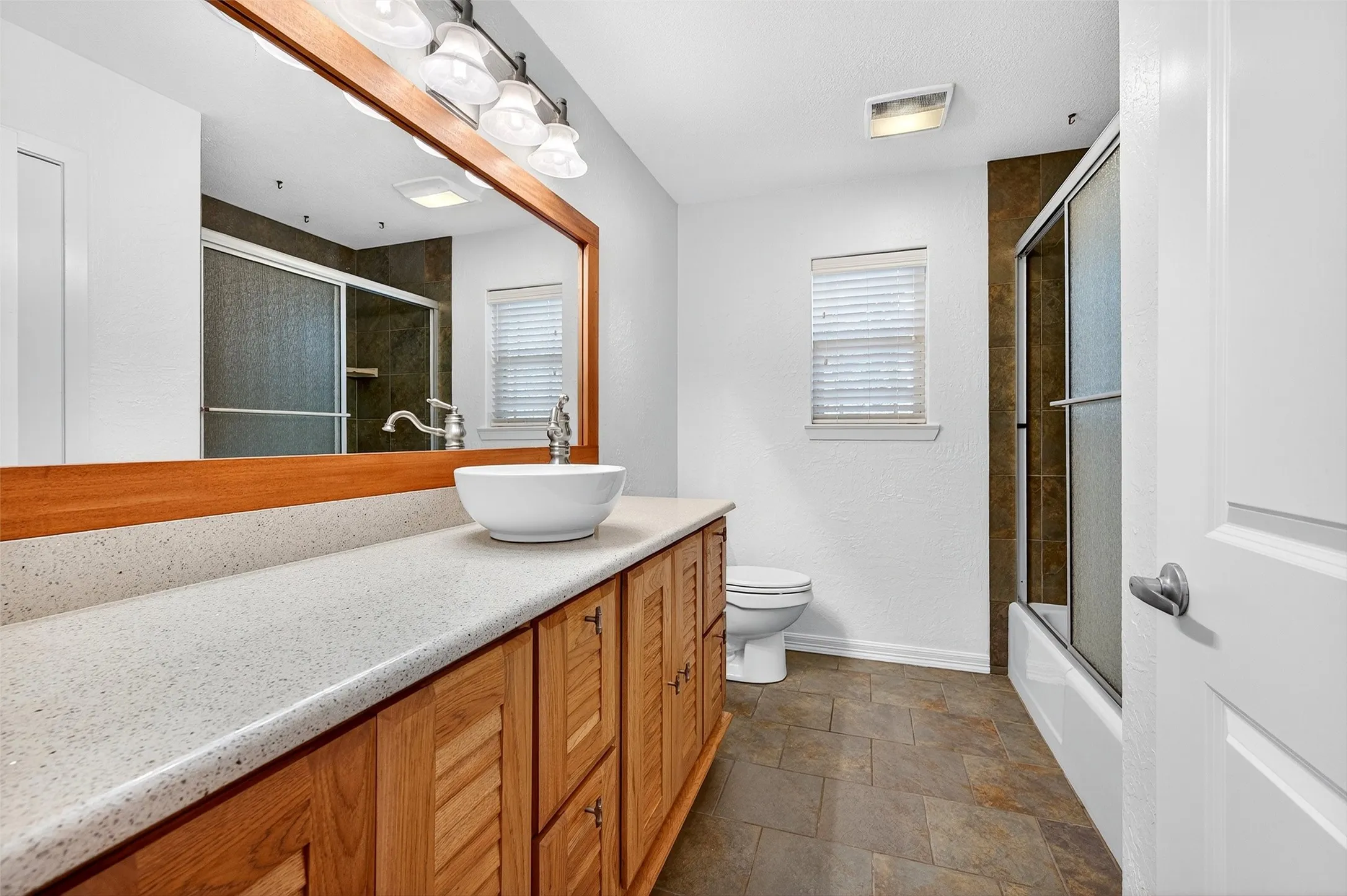 Single Family Residence For Rent in Cooke County , 100 Kiowa Drive S, Lake Kiowa, Texas 76240, 2 Bedroom, 2 Bathroom, Garage spaces, 1,650 Sqft, built in 1972, mls#21381040, Real Estate Agent in Lake Kiowa, Homes For Rent in Cooke county, Homes For Rent in Lake Kiowa, Realtor in Lake Kiowa Texas, Real Estate Brokerage Independent Realty Texas, Luminita Cordes Realtor