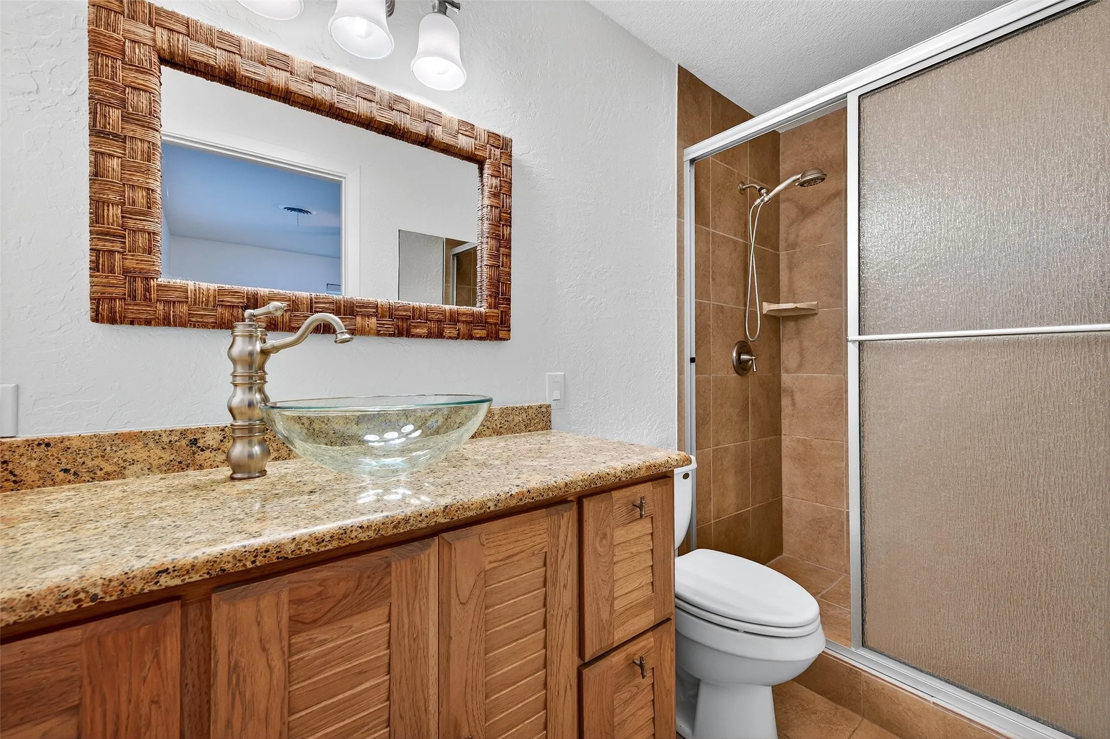 Single Family Residence For Rent in Cooke County , 100 Kiowa Drive S, Lake Kiowa, Texas 76240, 2 Bedroom, 2 Bathroom, Garage spaces, 1,650 Sqft, built in 1972, mls#21381040, Real Estate Agent in Lake Kiowa, Homes For Rent in Cooke county, Homes For Rent in Lake Kiowa, Realtor in Lake Kiowa Texas, Real Estate Brokerage Independent Realty Texas, Luminita Cordes Realtor
