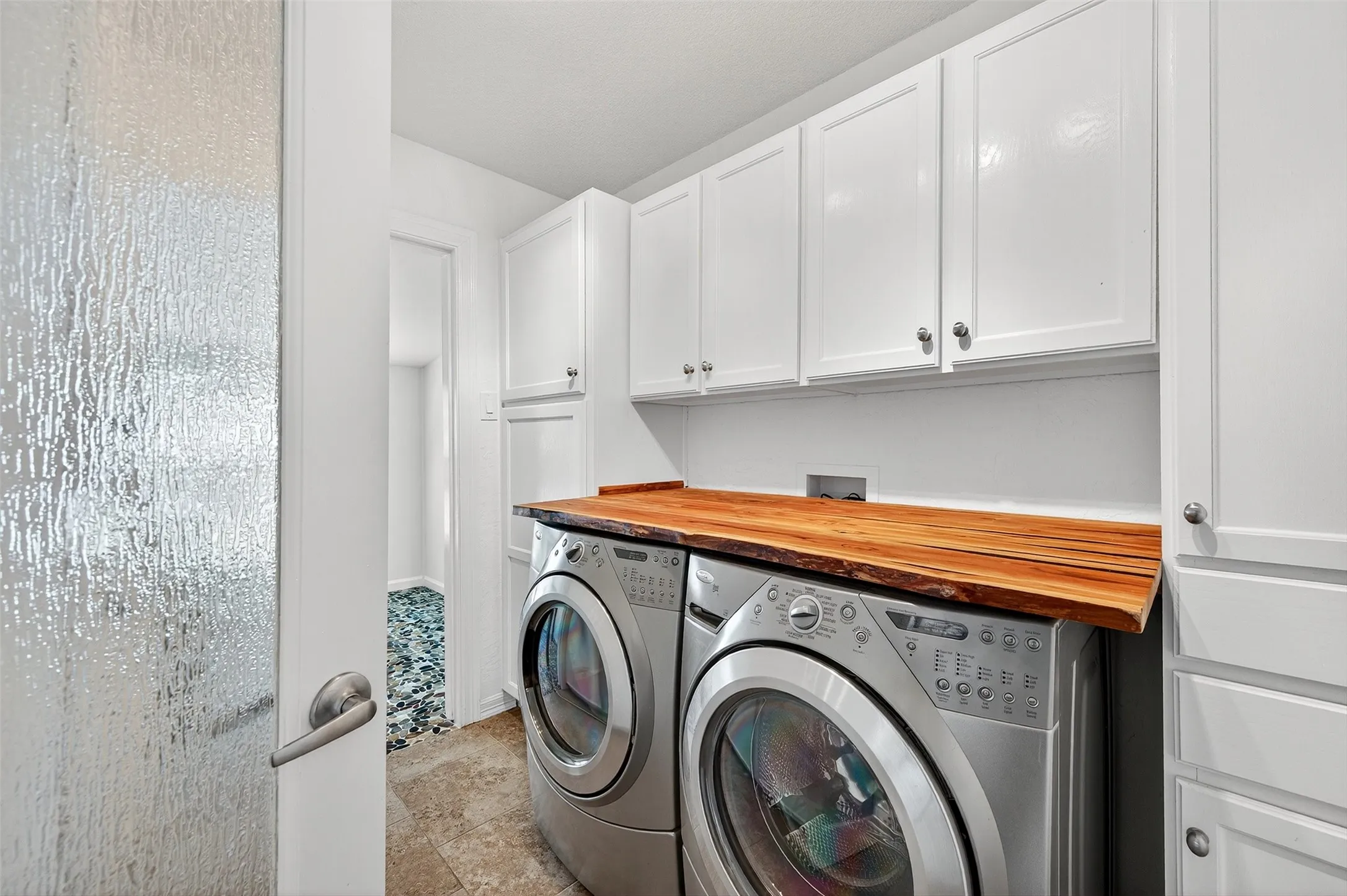 Single Family Residence For Rent in Cooke County , 100 Kiowa Drive S, Lake Kiowa, Texas 76240, 2 Bedroom, 2 Bathroom, Garage spaces, 1,650 Sqft, built in 1972, mls#21381040, Real Estate Agent in Lake Kiowa, Homes For Rent in Cooke county, Homes For Rent in Lake Kiowa, Realtor in Lake Kiowa Texas, Real Estate Brokerage Independent Realty Texas, Luminita Cordes Realtor