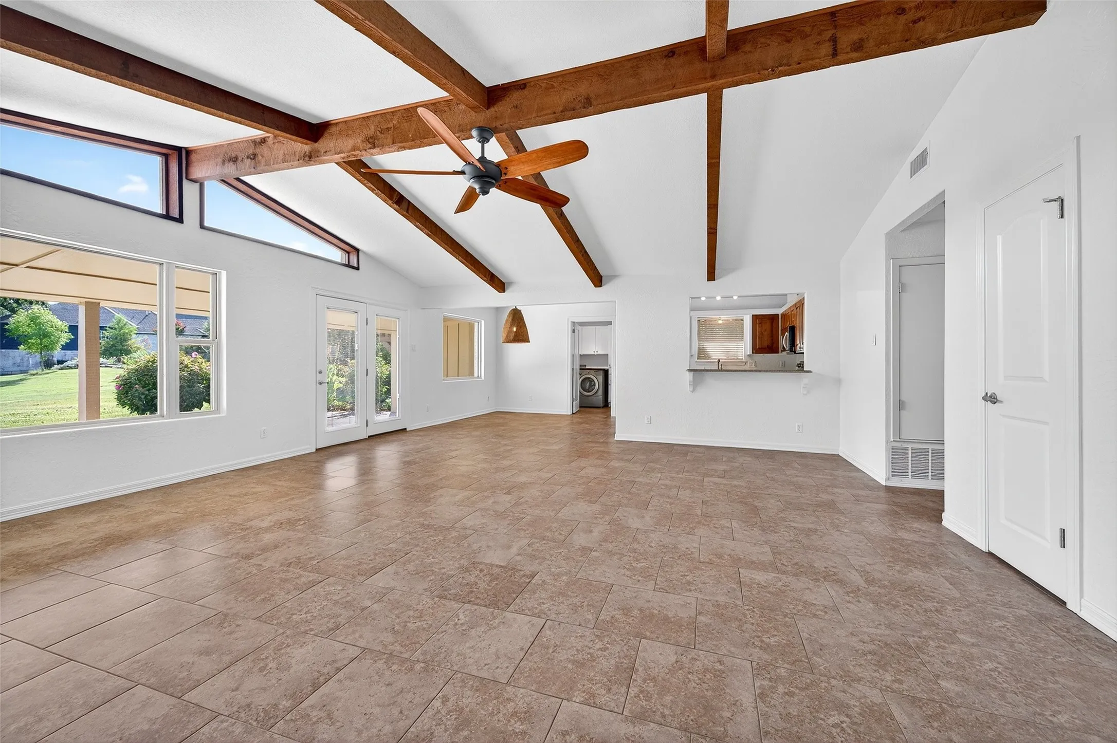 Single Family Residence For Rent in Cooke County , 100 Kiowa Drive S, Lake Kiowa, Texas 76240, 2 Bedroom, 2 Bathroom, Garage spaces, 1,650 Sqft, built in 1972, mls#21381040, Real Estate Agent in Lake Kiowa, Homes For Rent in Cooke county, Homes For Rent in Lake Kiowa, Realtor in Lake Kiowa Texas, Real Estate Brokerage Independent Realty Texas, Luminita Cordes Realtor