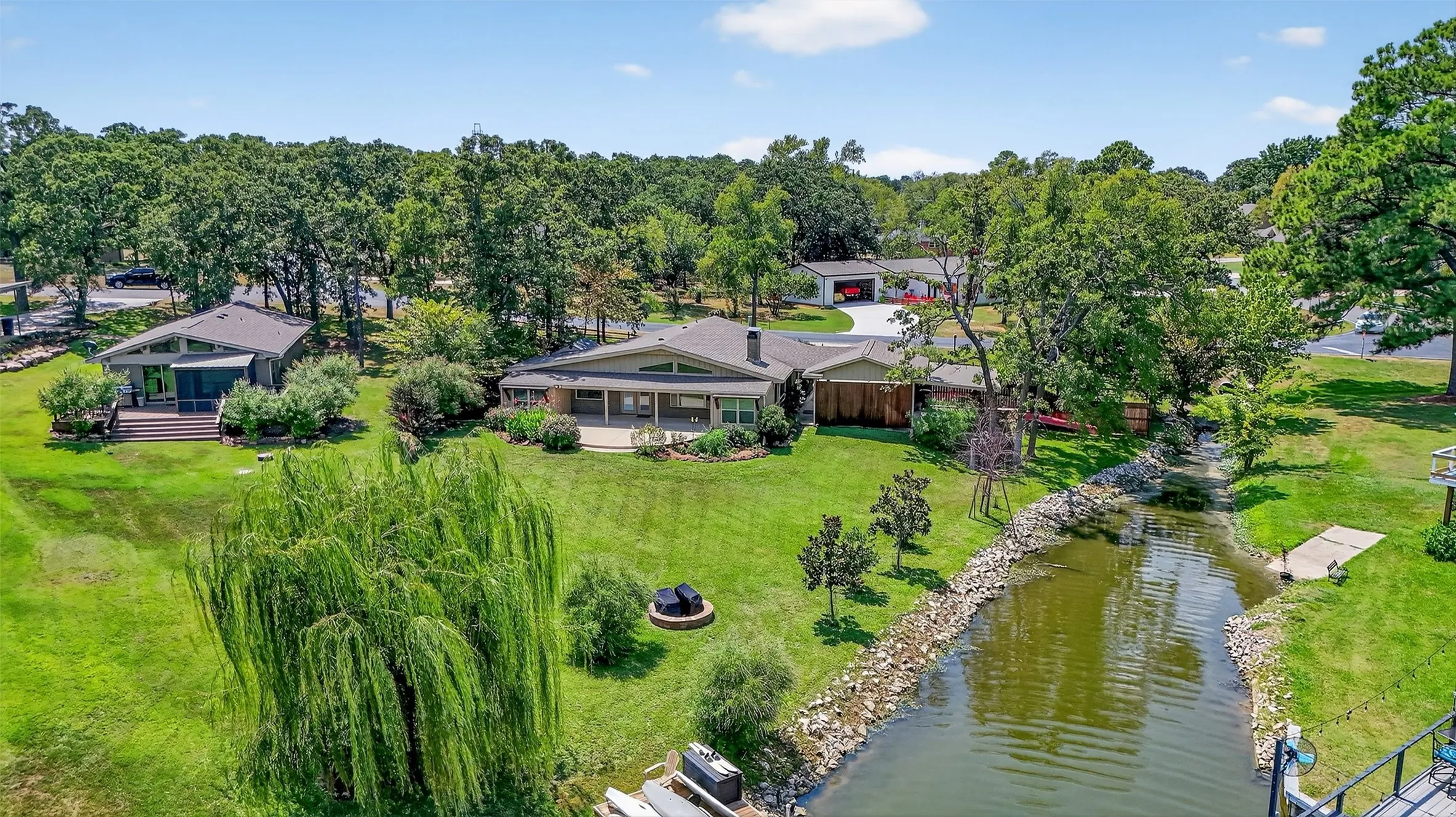 Single Family Residence For Rent in Cooke County , 100 Kiowa Drive S, Lake Kiowa, Texas 76240, 2 Bedroom, 2 Bathroom, Garage spaces, 1,650 Sqft, built in 1972, mls#21381040, Real Estate Agent in Lake Kiowa, Homes For Rent in Cooke county, Homes For Rent in Lake Kiowa, Realtor in Lake Kiowa Texas, Real Estate Brokerage Independent Realty Texas, Luminita Cordes Realtor